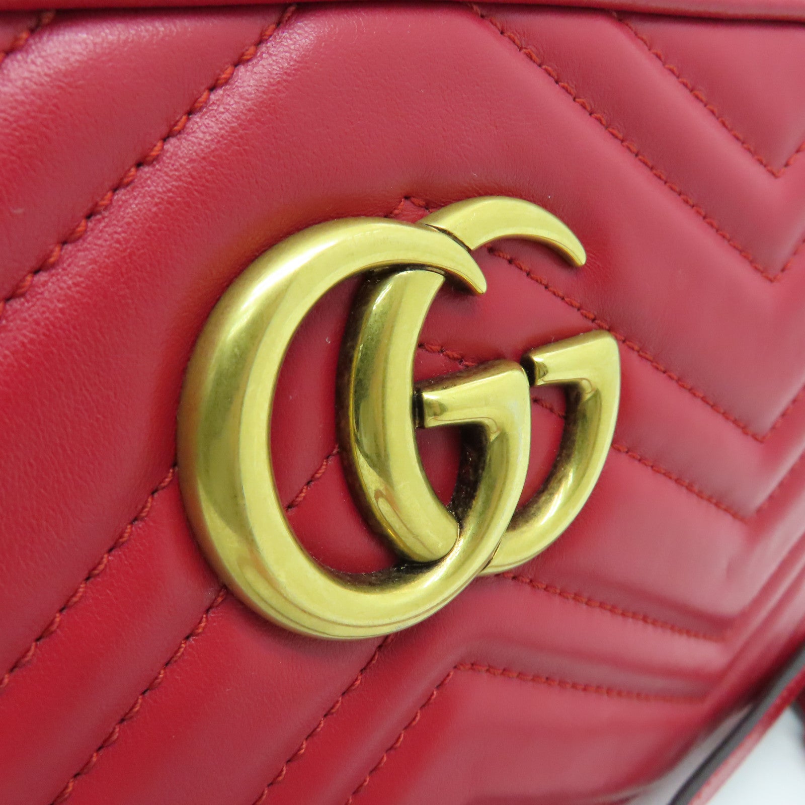 GUCCI cowhide leather GG Mormont gold buckle chain shoulder bag red