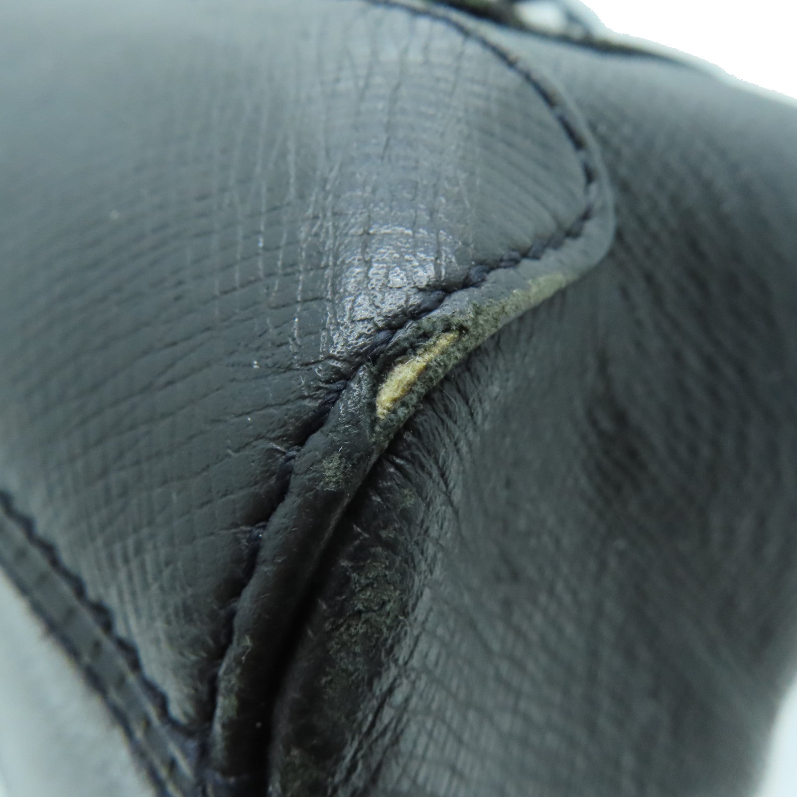 LOUIS VUITTON Taiga Kasbek PM银扣手挽袋黑色