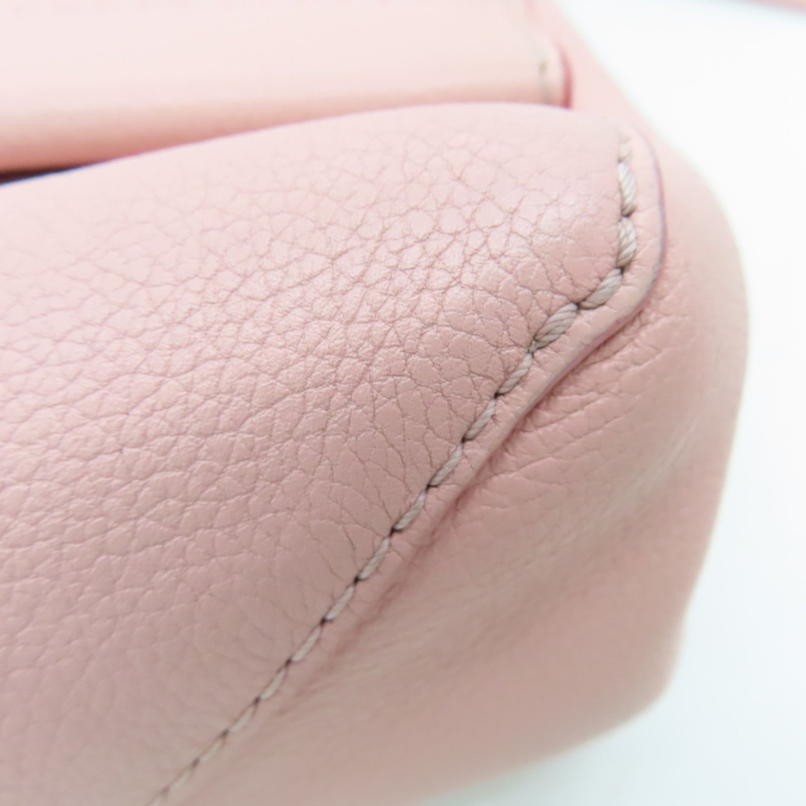 LOUIS VUITTON 牛皮皮革Lock Me 2 2 way Shoulder Bag金扣肩背袋粉红色