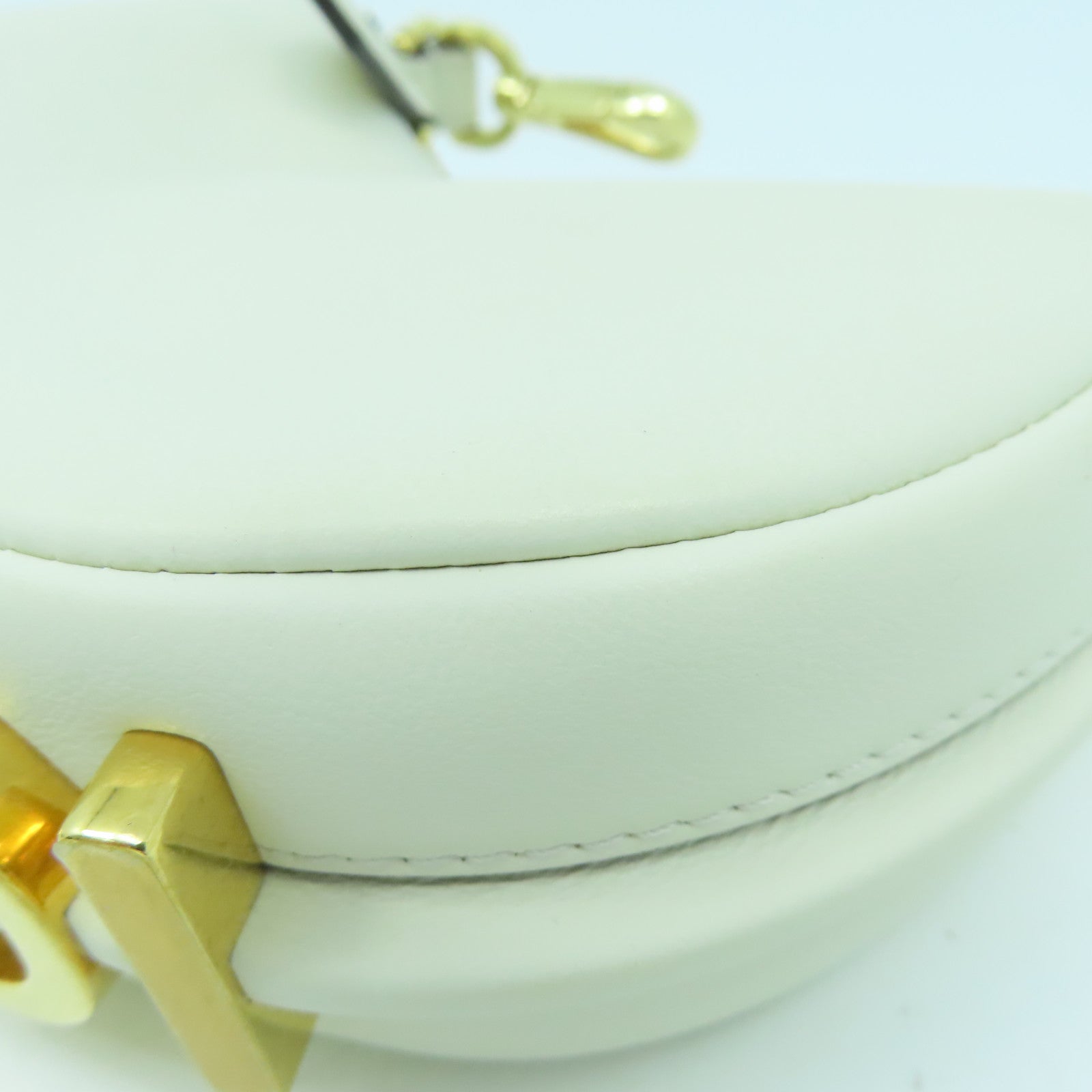 FENDI 【激減優惠】牛皮皮革Hand Bag金扣手挽袋白色