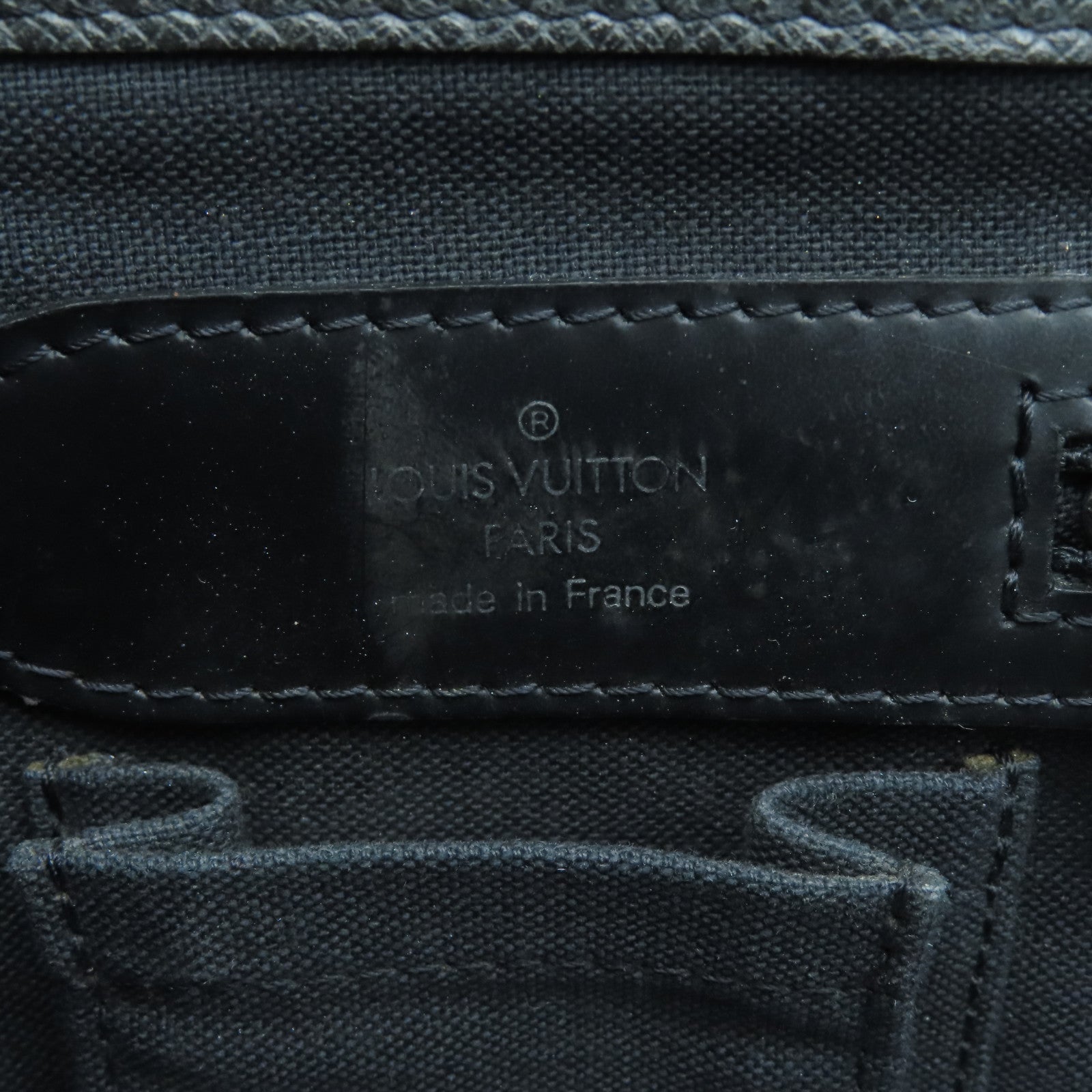 LOUIS VUITTON Taiga Kasbek PM银扣手挽袋黑色