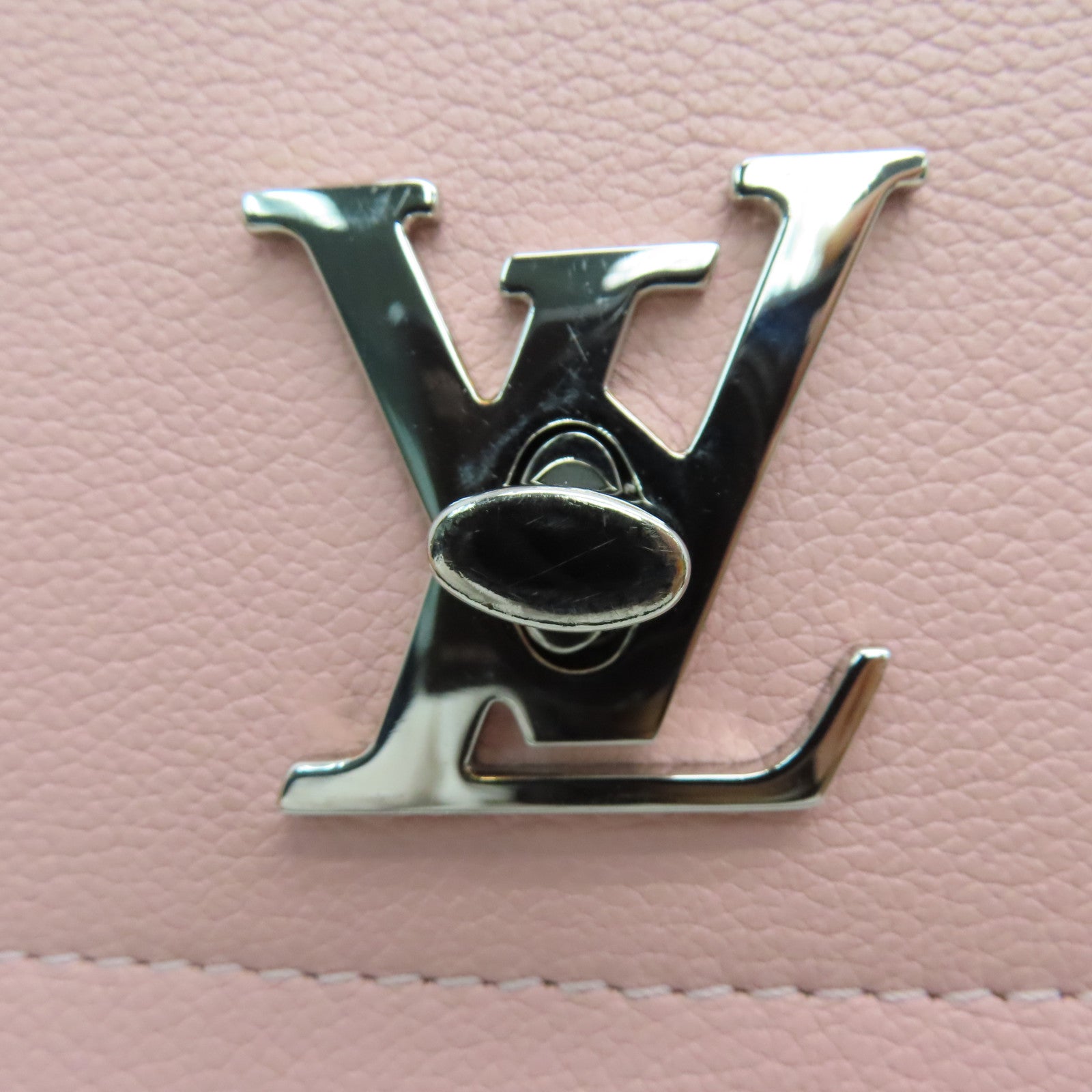 LOUIS VUITTON 牛皮皮革Lock Me 2 2 way Shoulder Bag金扣肩背袋粉红色