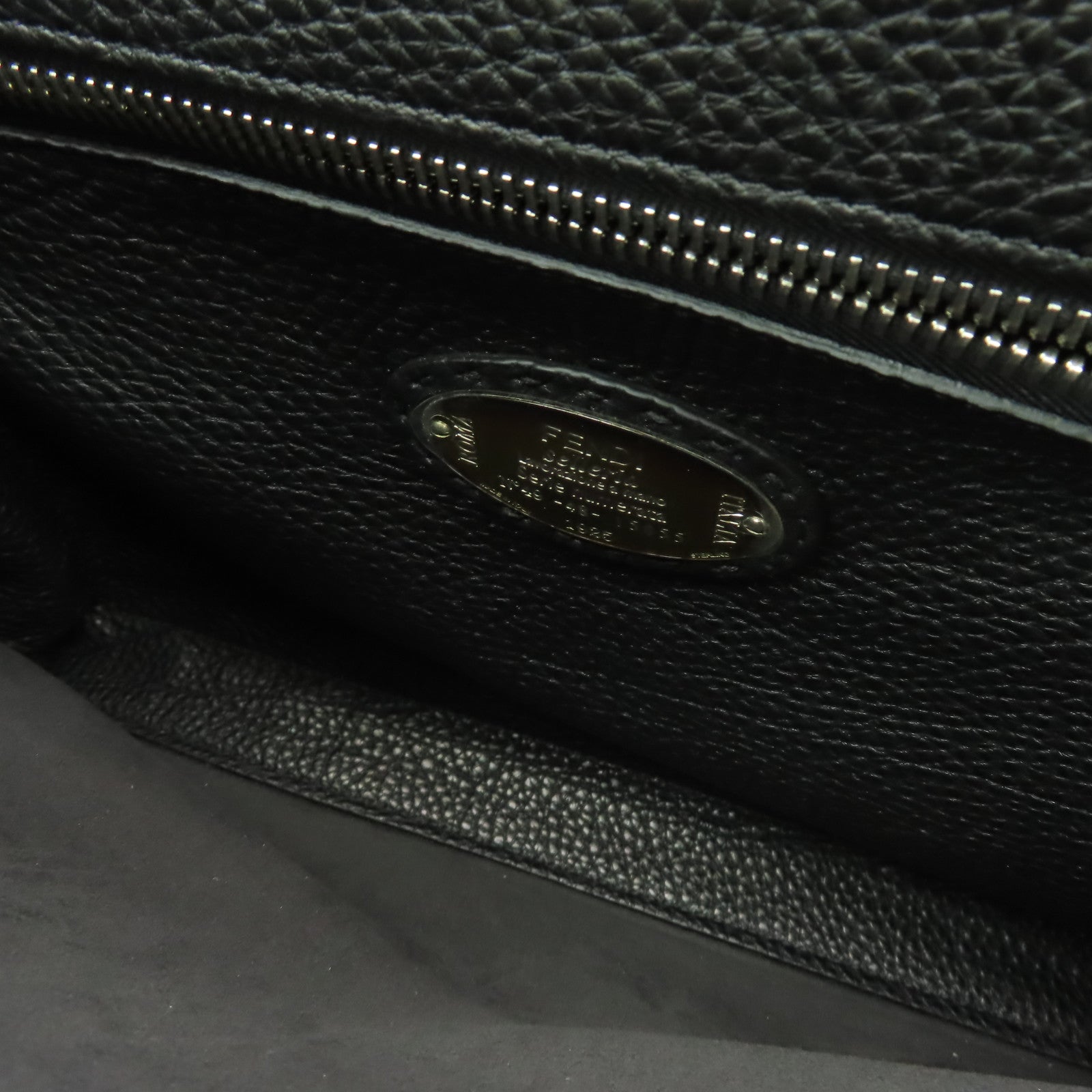 FENDI 牛皮皮革Peekaboo Bag銀扣手挽肩背兩用袋/公事包黑色