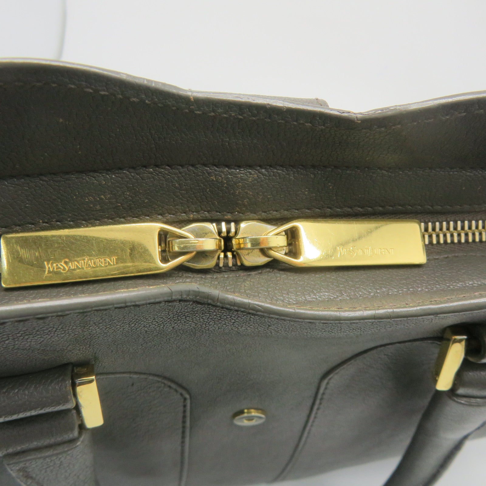 YVES SAINT LAURENT 牛皮皮革Chyc Cabas金扣链带肩背袋灰色