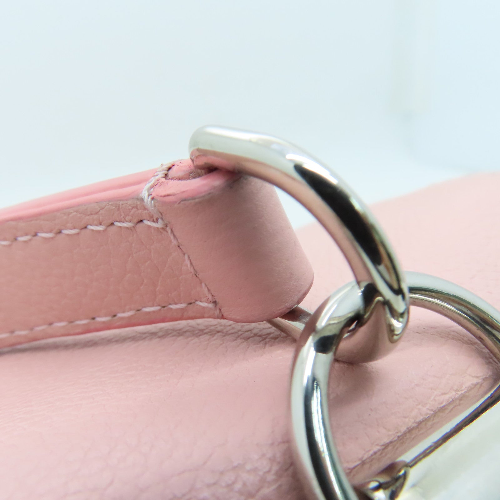 LOUIS VUITTON 牛皮皮革Lock Me 2 2 way Shoulder Bag金扣肩背袋粉红色