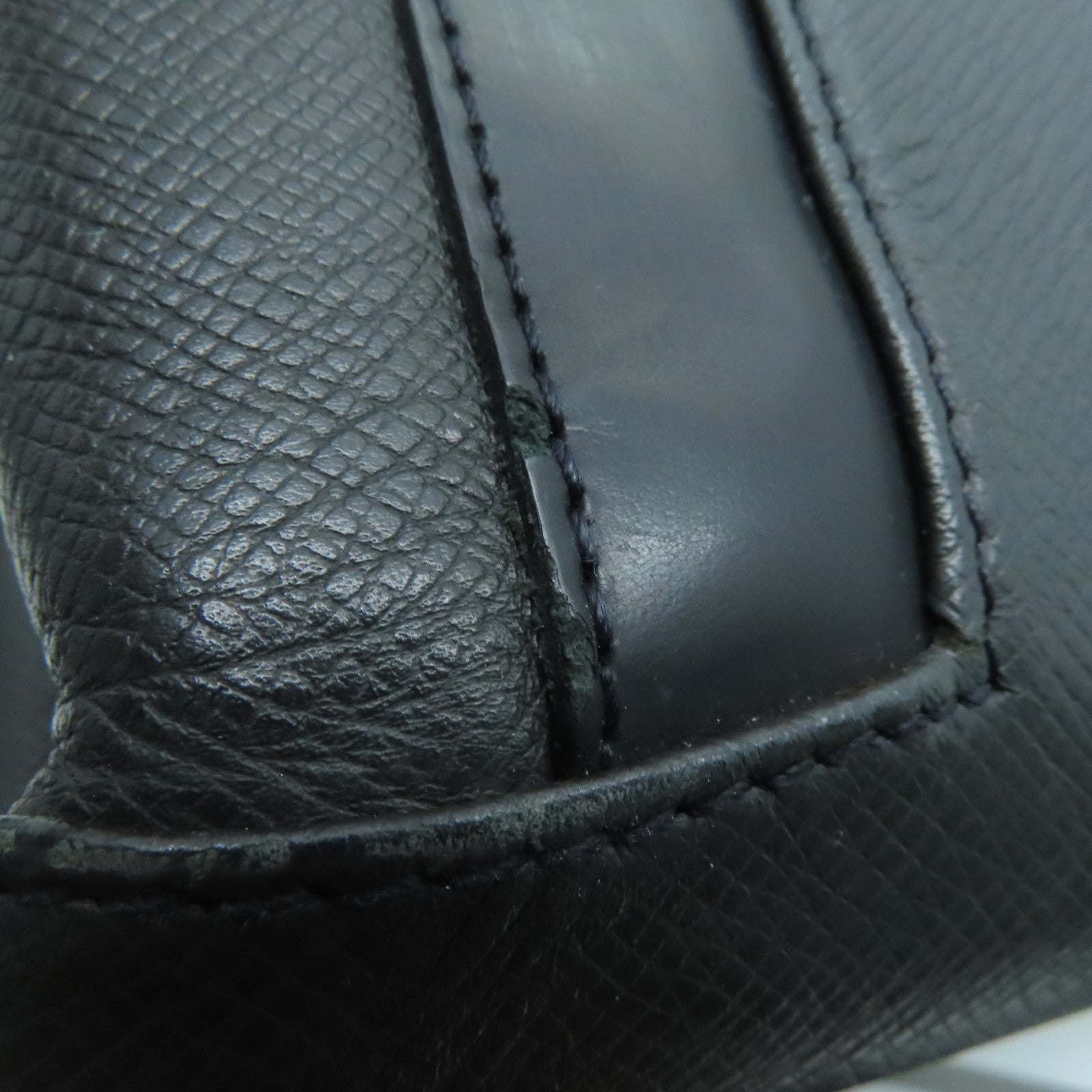 LOUIS VUITTON Taiga Kasbek PM银扣手挽袋黑色