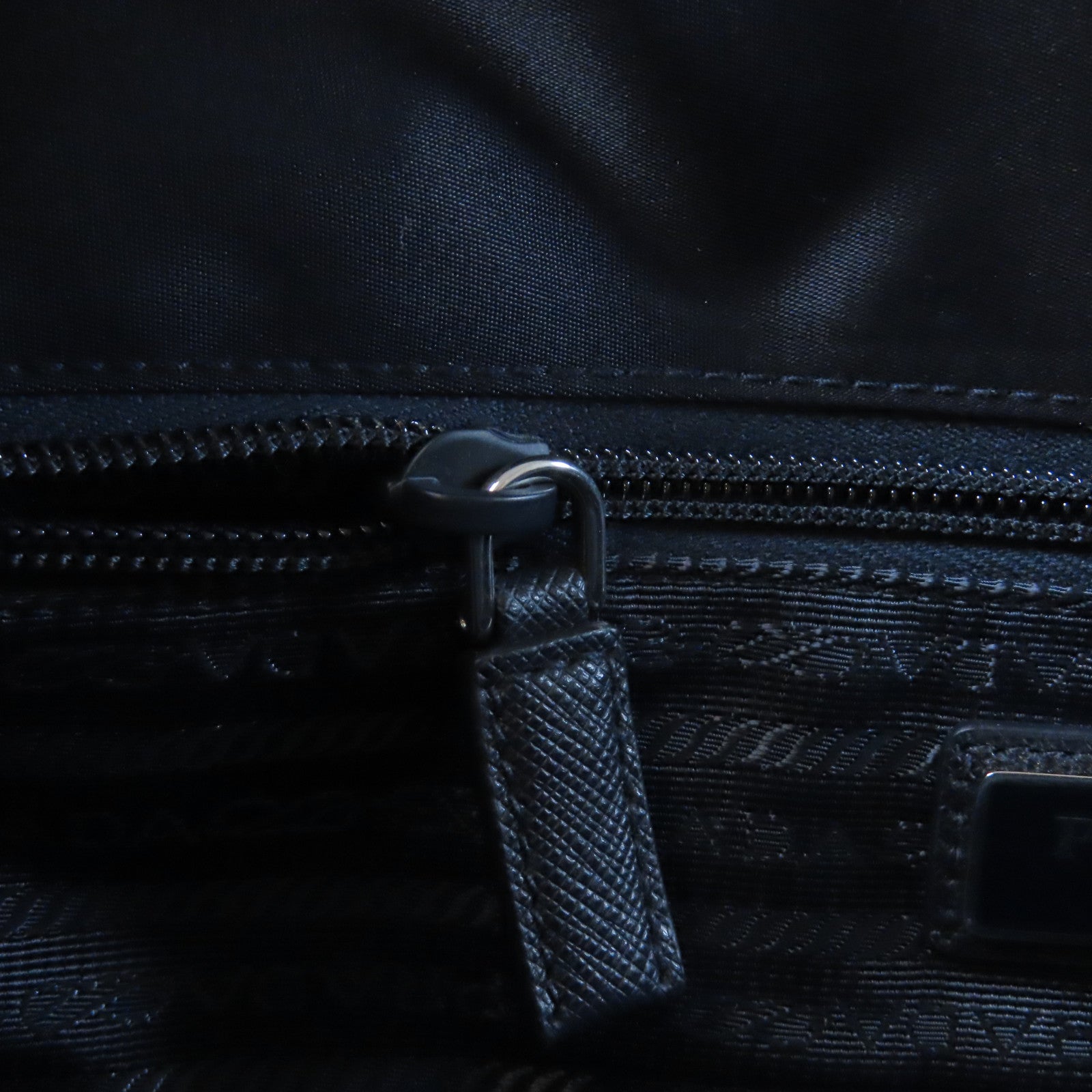 PRADA 尼龍Shoulder Bag銀扣肩背袋黑色