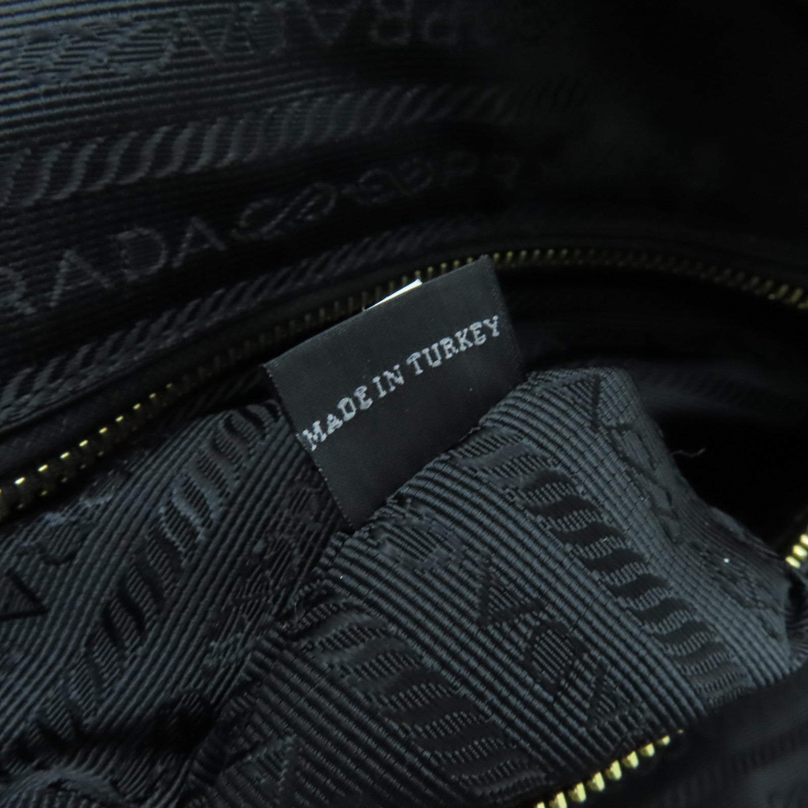 PRADA 尼龍Tessuto Impuntu金扣鏈帶肩背袋黒色