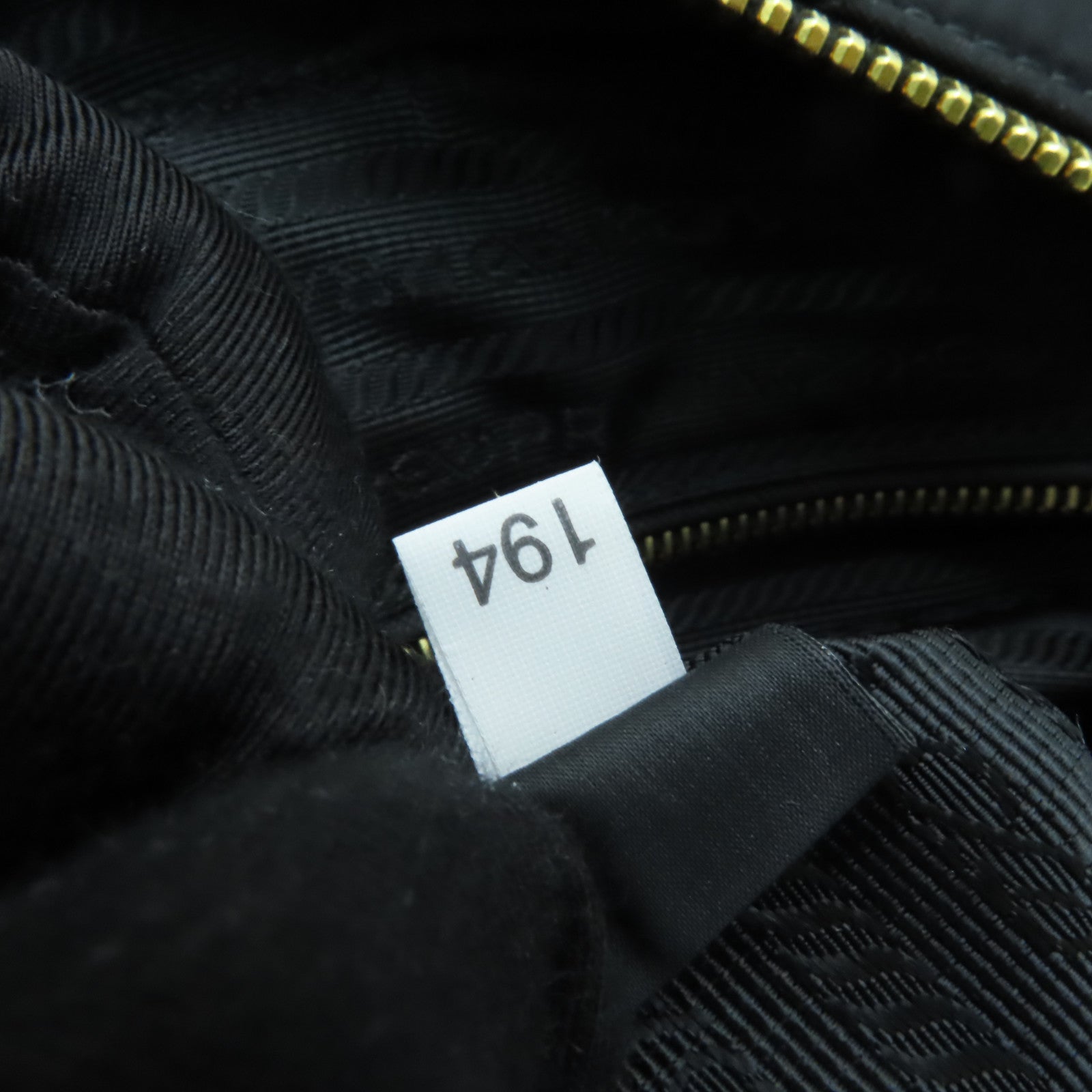 PRADA 尼龍Tessuto Impuntu金扣鏈帶肩背袋黒色