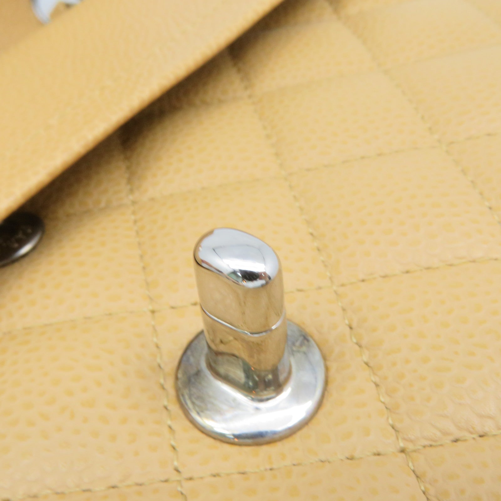 CHANEL Rhombus Caviar Leather Classic Chain Shoulder Bag Silver Buckle Chain Belt Shoulder Bag Light Brown