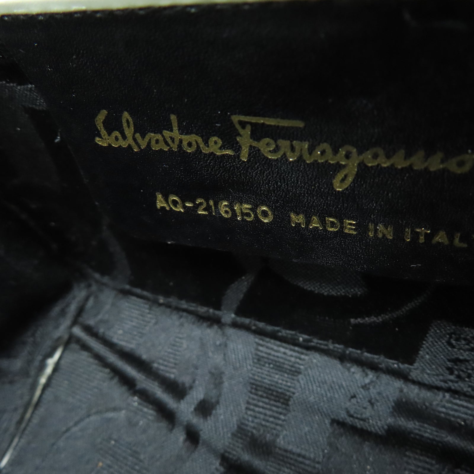 Salvatore Ferragamo 牛皮皮革Shoulder Bag金扣鏈帶肩背袋白色