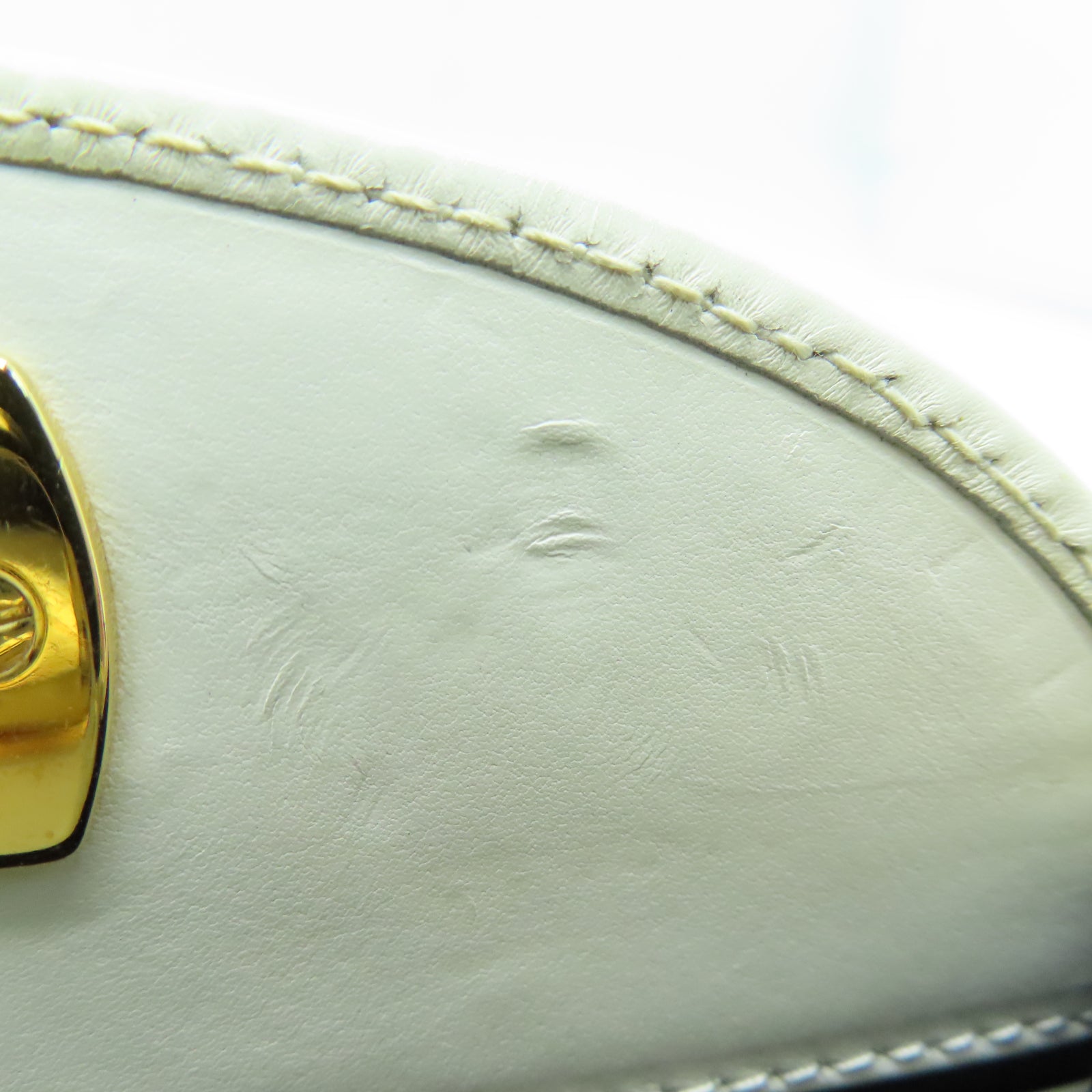 Salvatore Ferragamo 牛皮皮革Shoulder Bag金扣鏈帶肩背袋白色