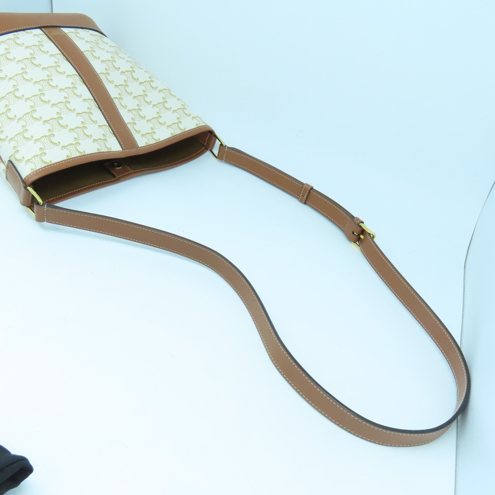 CELINE 塗層帆布Bucket Cuir Triomphe金扣肩背袋米色/啡色