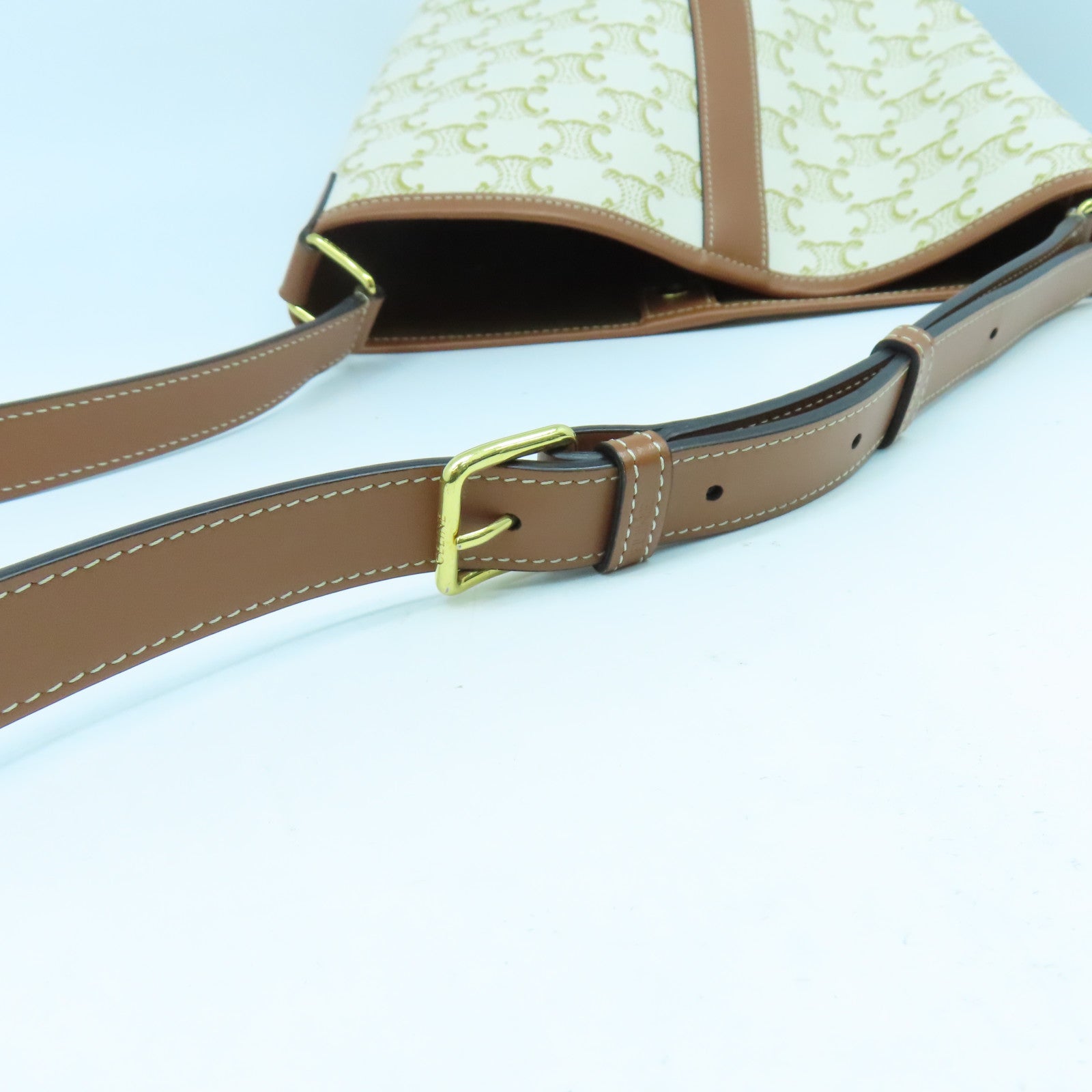 CELINE 塗層帆布Bucket Cuir Triomphe金扣肩背袋米色/啡色