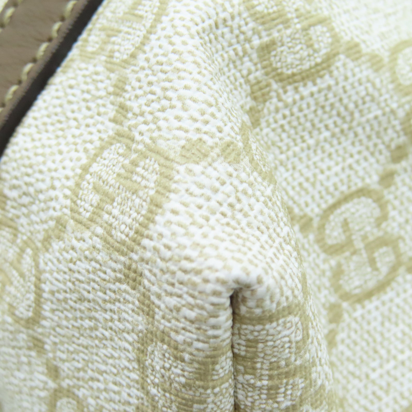GUCCI 塗層帆布Shoulder Bag金扣肩背袋白色