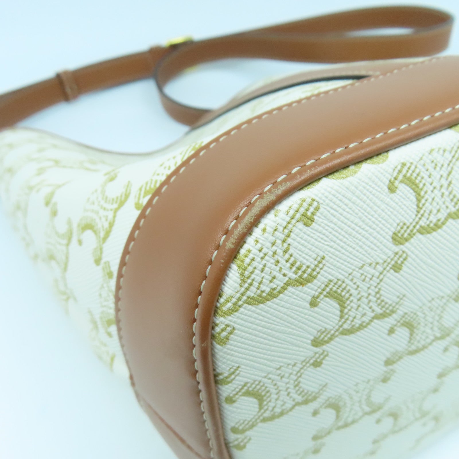 CELINE 塗層帆布Bucket Cuir Triomphe金扣肩背袋米色/啡色