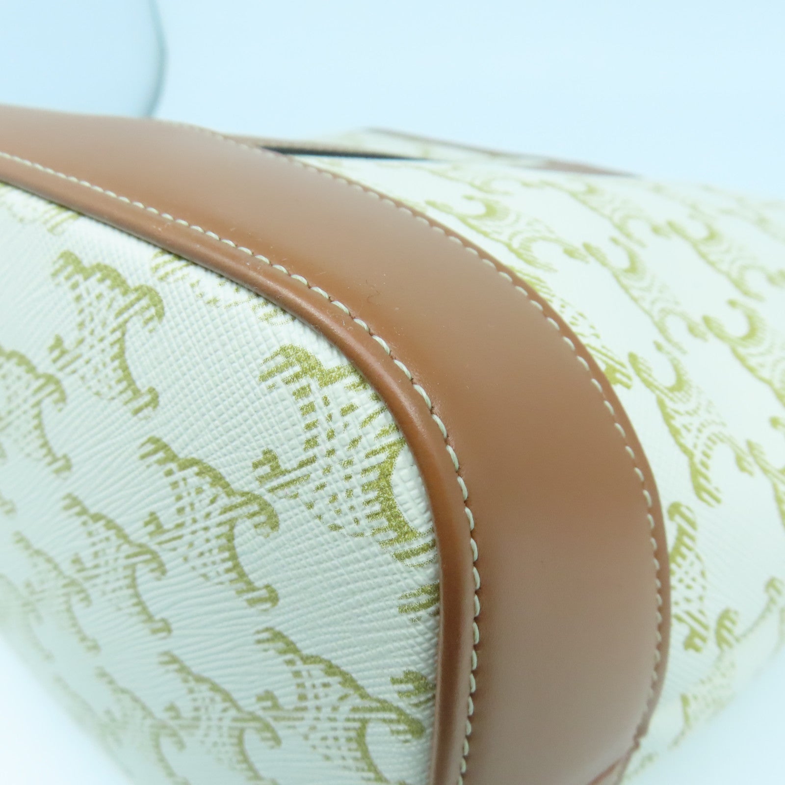 CELINE 塗層帆布Bucket Cuir Triomphe金扣肩背袋米色/啡色