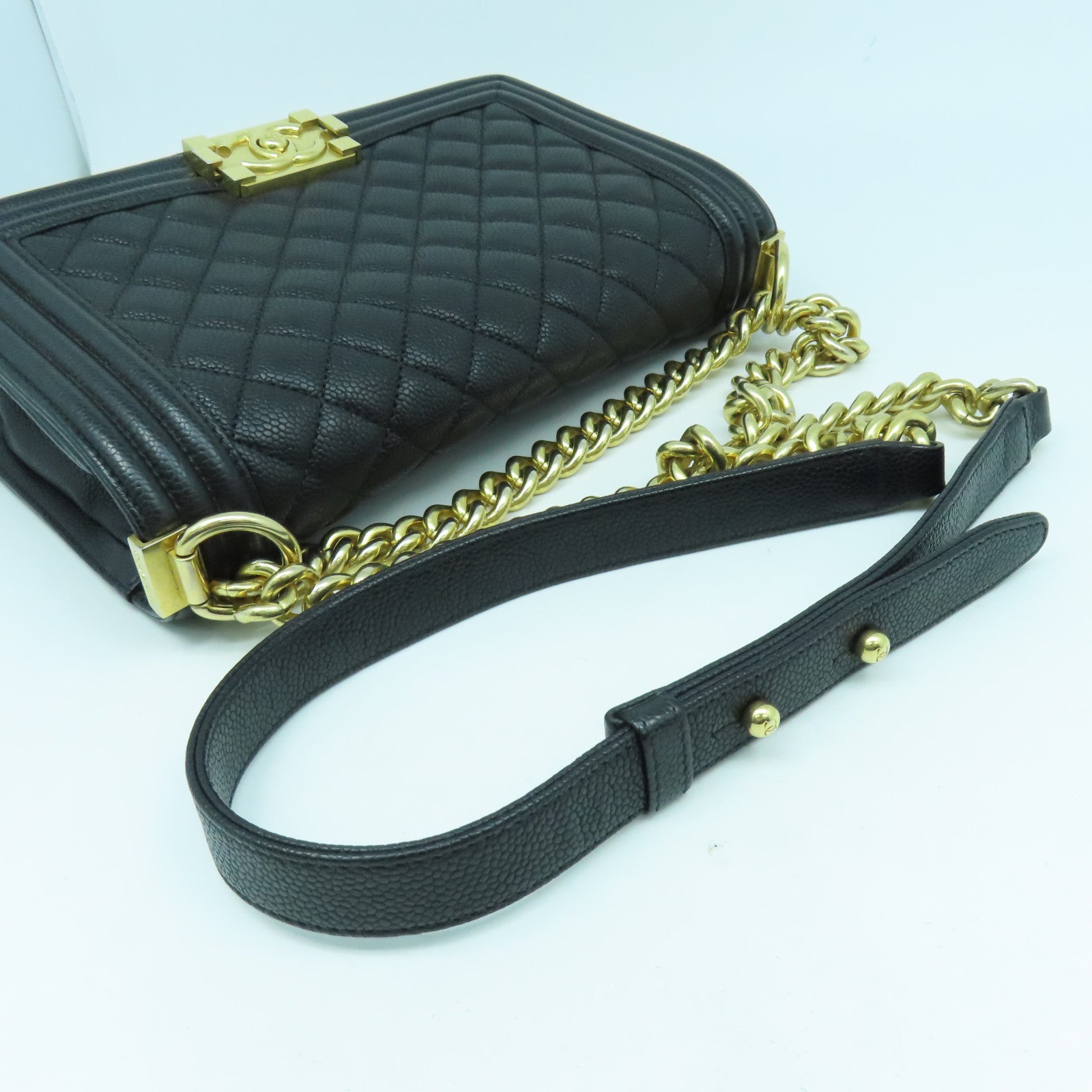 CHANEL 菱格Caviar皮革Boy Chain Shoulder金扣鏈帶肩背袋黑色