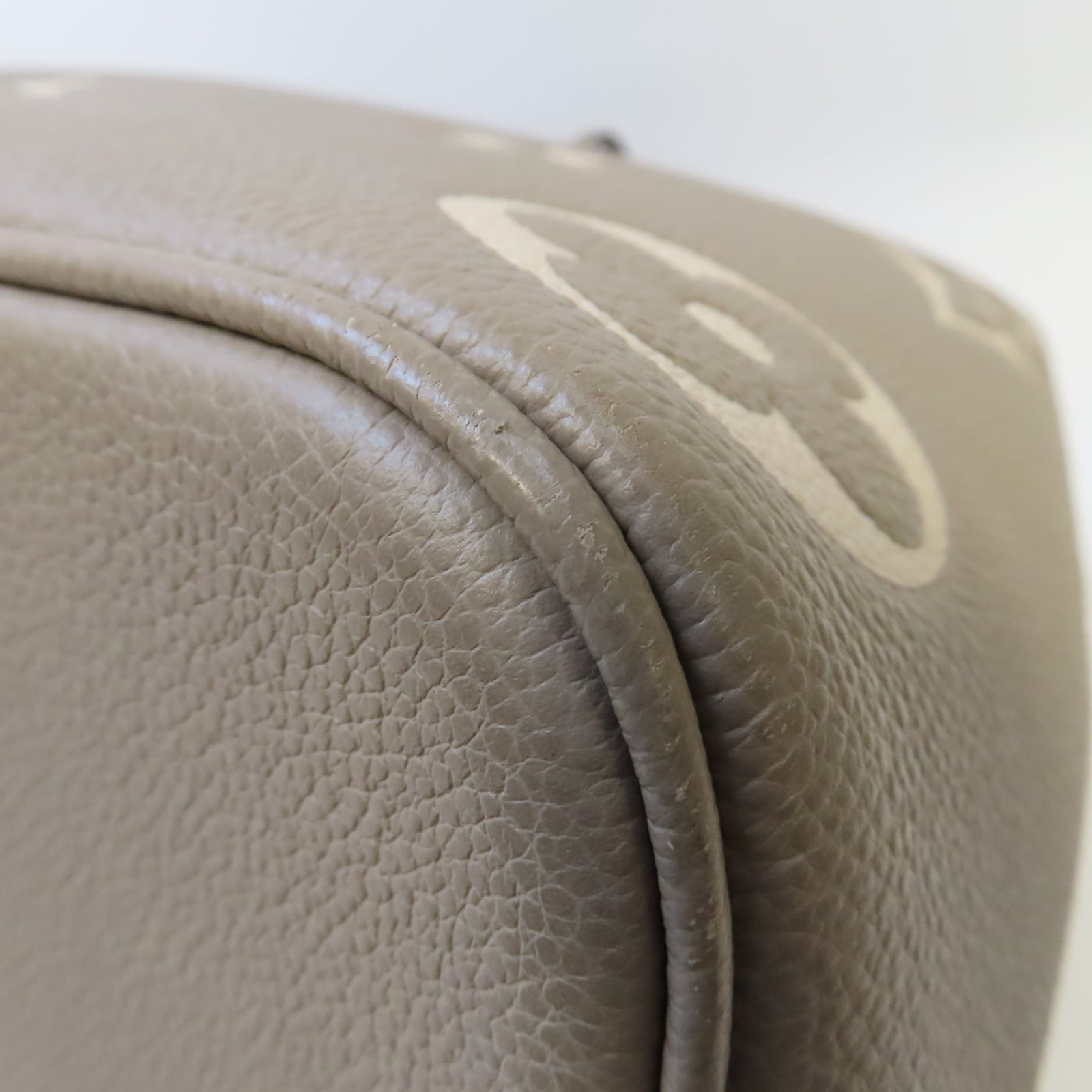 LOUIS VUITTON Monogram Empreinte NeoNoe MM金扣手挽肩背兩用袋斑鳩灰色/奶油色