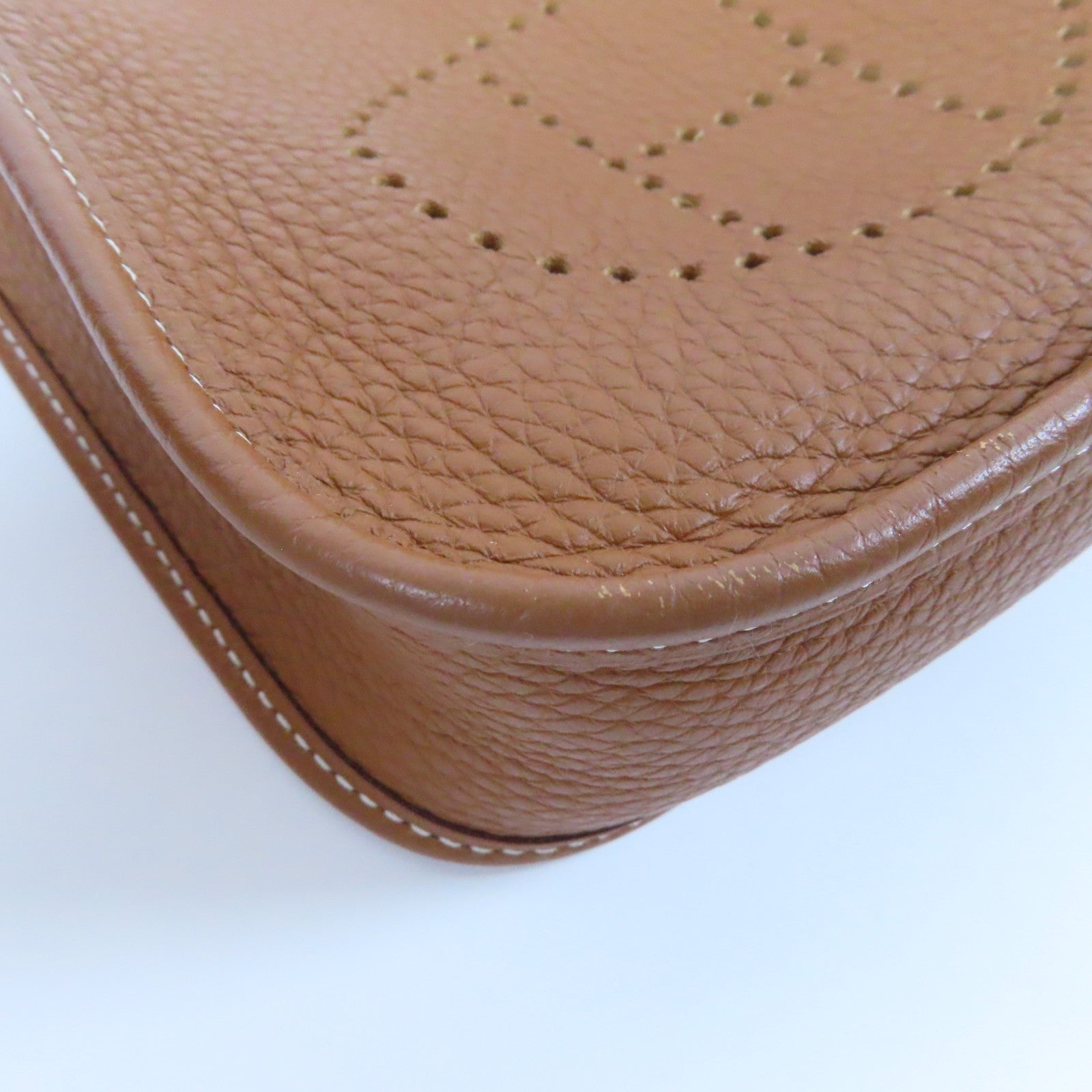 HERMES Clemence皮革Evelyne TPM銀扣肩背袋Gold經典駝色