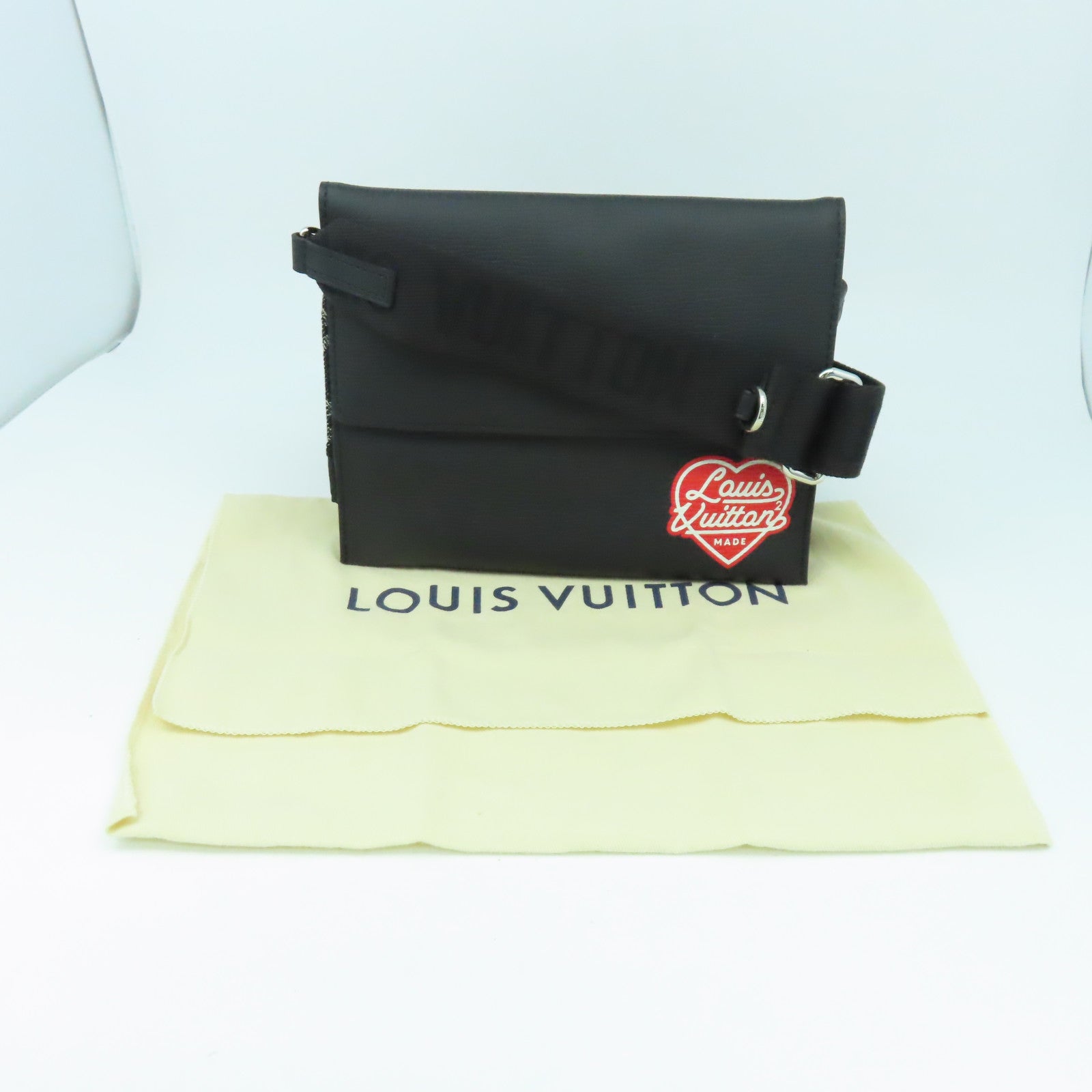 LOUIS VUITTON Monogram Denim/Taurillon皮革Trio Pouch银扣肩背袋黑色