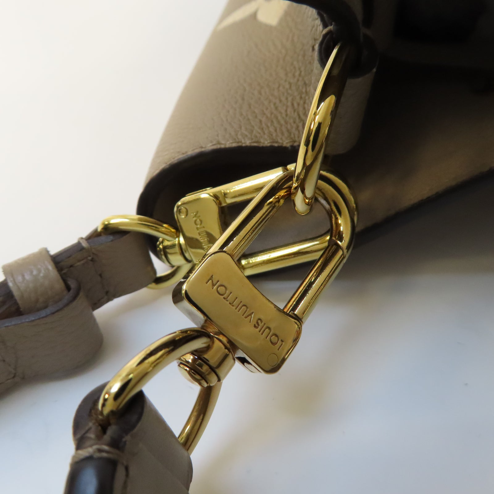 LOUIS VUITTON Monogram Empreinte NeoNoe MM金扣手挽肩背兩用袋斑鳩灰色/奶油色