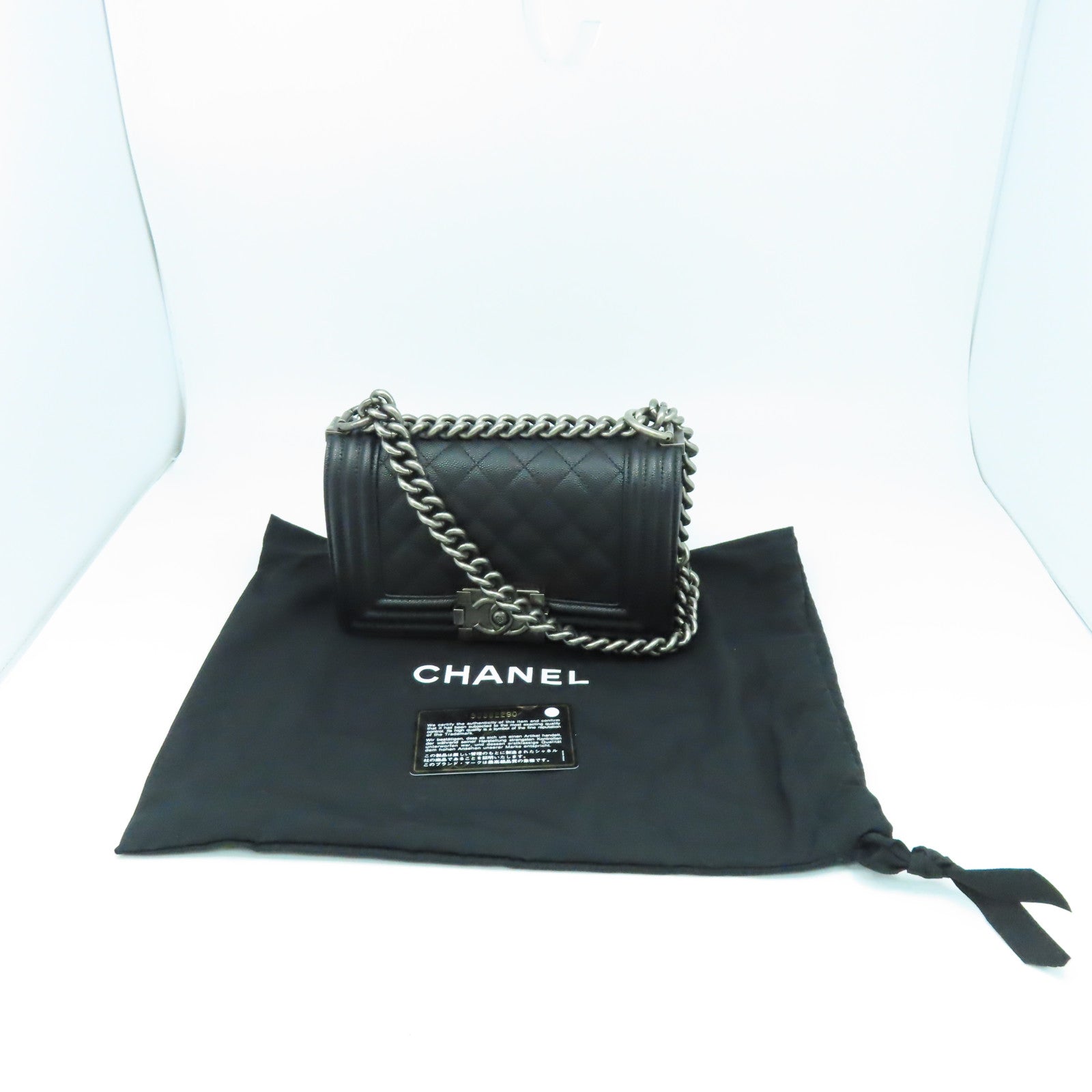 CHANEL 菱格牛皮皮革Boy Chanel銀扣鏈帶肩背袋黑色