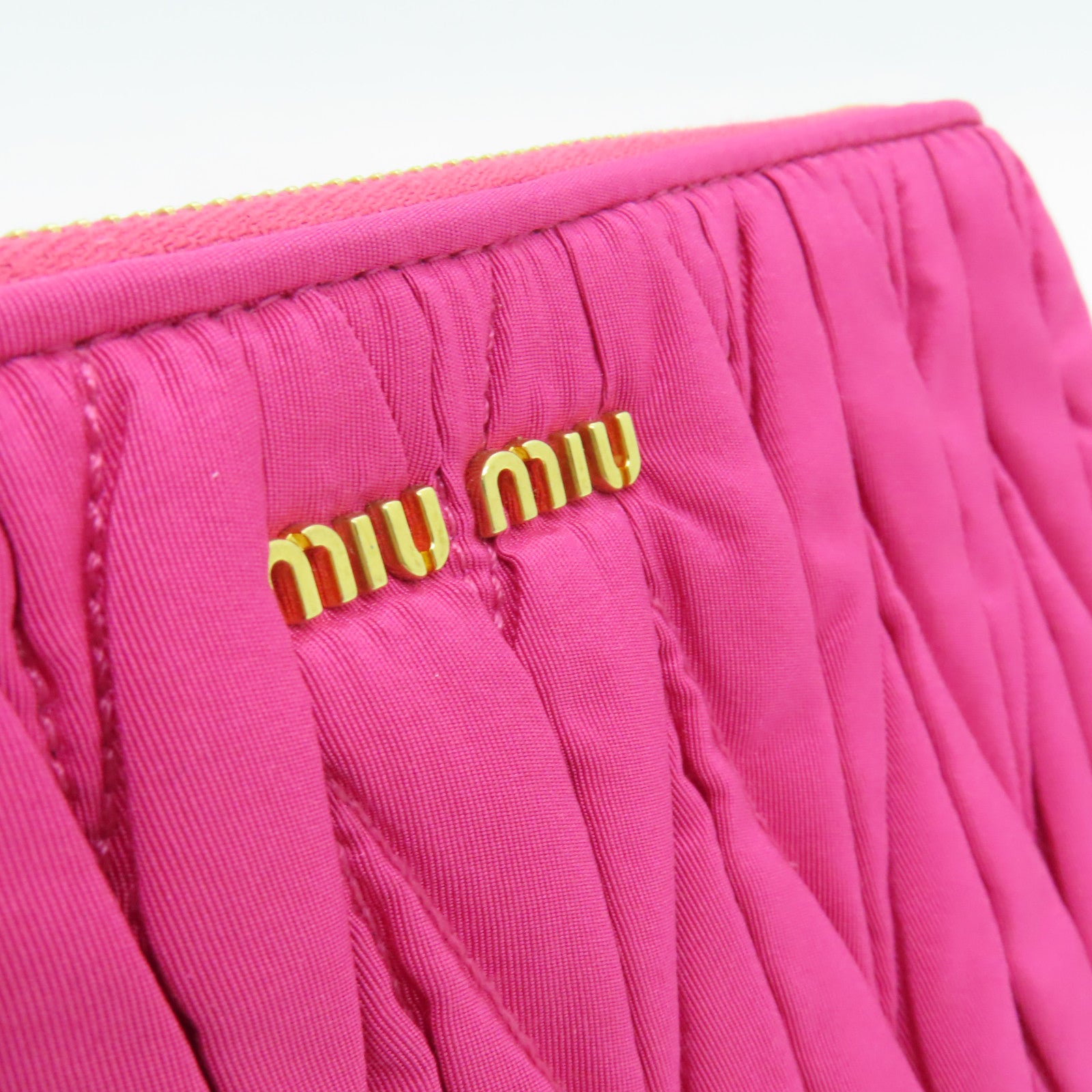 Miu Miu 尼龙Clutch金扣手拿包粉红色