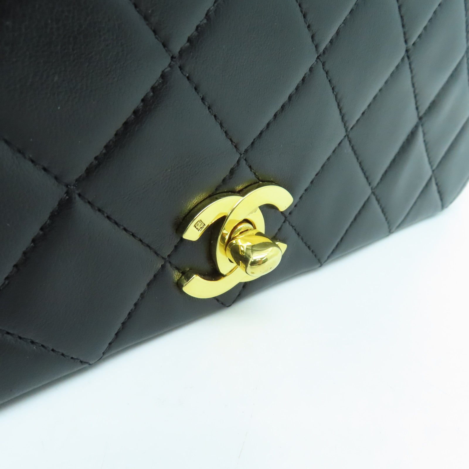 CHANEL 菱格羊皮皮革Chain Shoulder Bag金扣链带肩背袋黑色