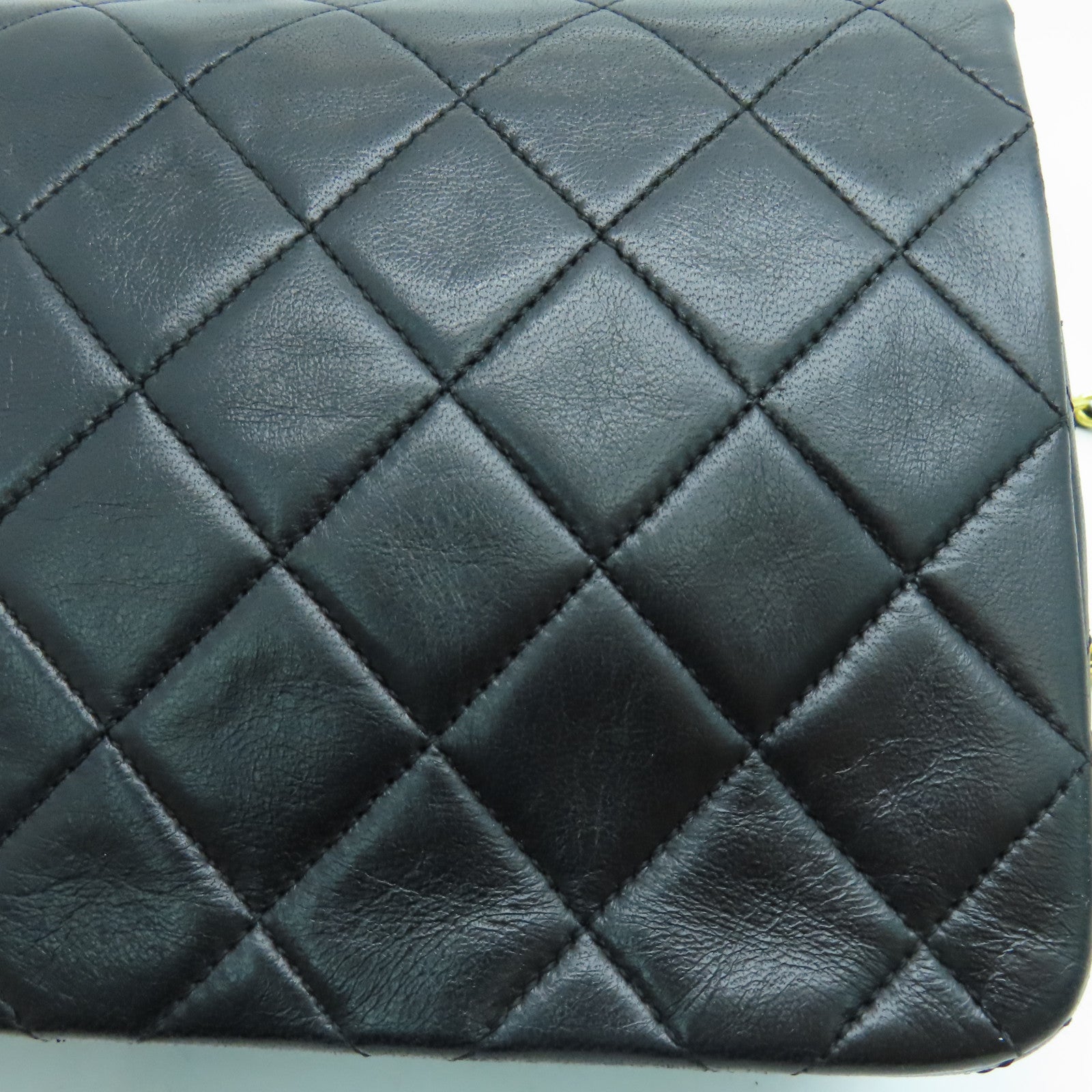 CHANEL 菱格羊皮皮革Chain Shoulder金扣肩背袋黑色