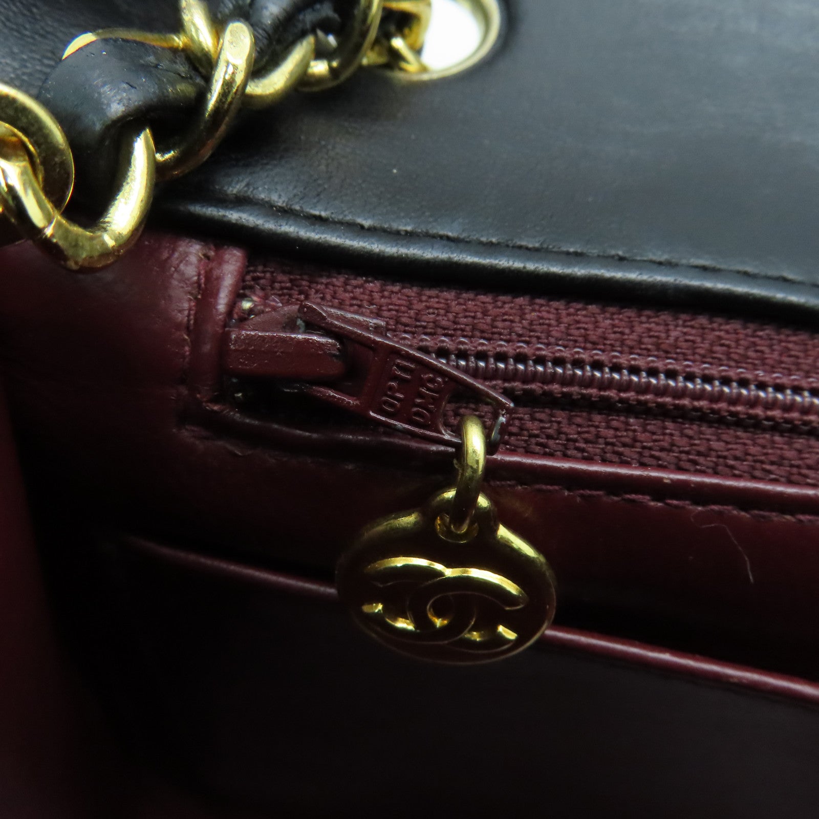 CHANEL 菱格羊皮皮革Chain Shoulder Bag金扣链带肩背袋黑色
