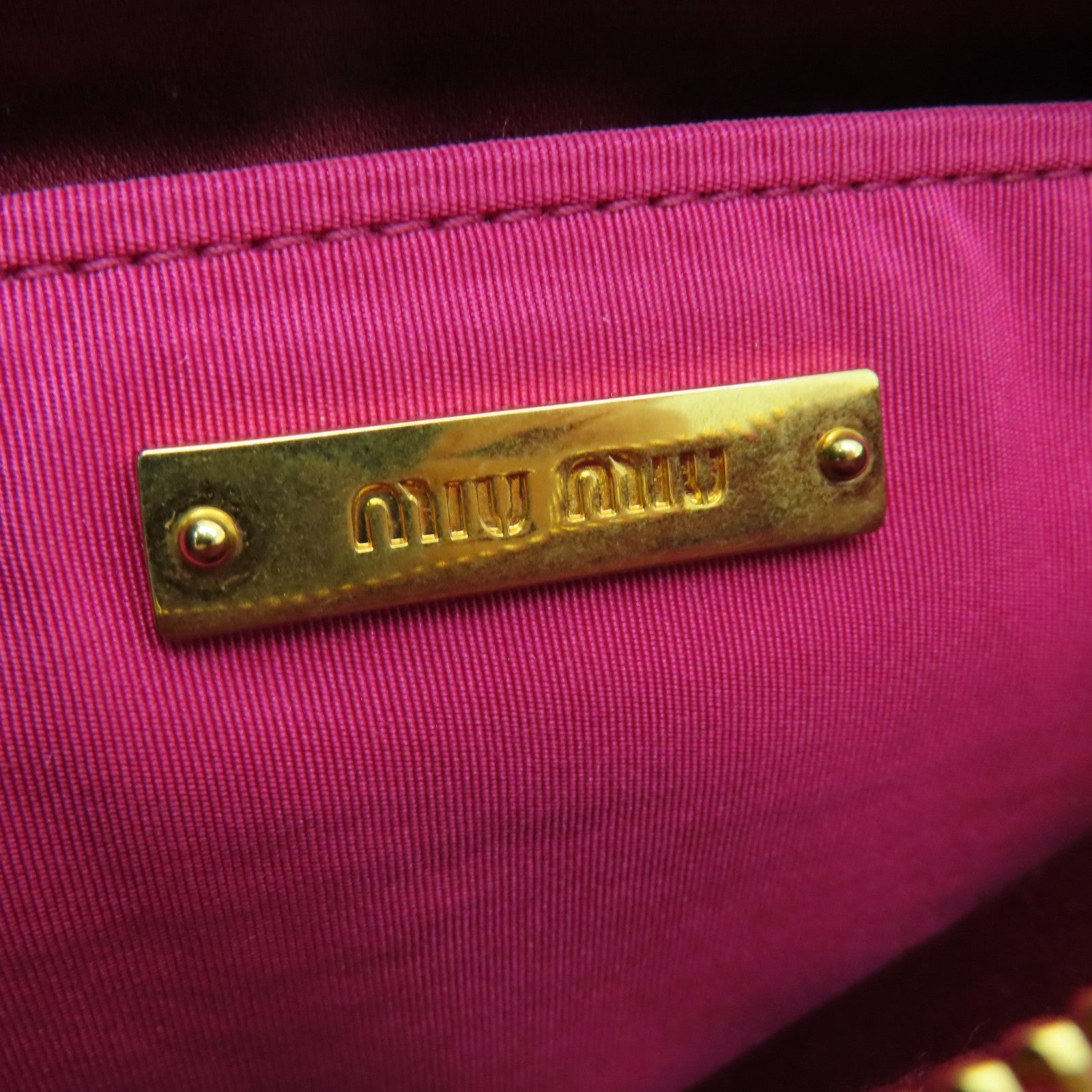 Miu Miu 尼龙Clutch金扣手拿包粉红色