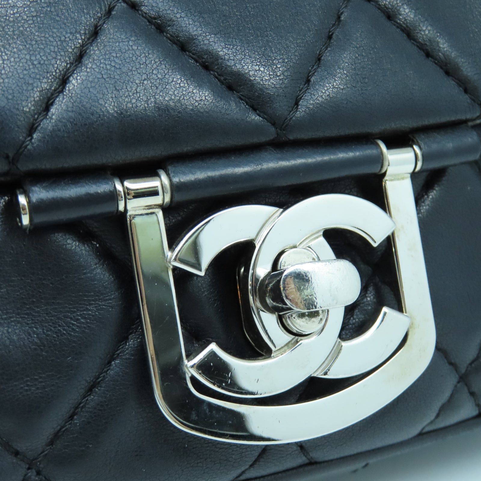 CHANEL 菱格牛皮皮革Shoulder Bag銀扣鏈帶肩背袋黑色