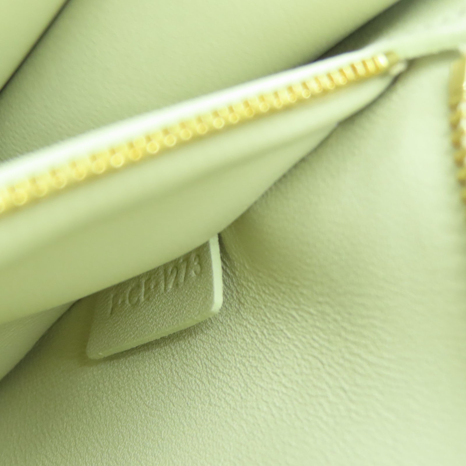 CELINE 牛皮皮革College金扣鏈帶肩背袋米色