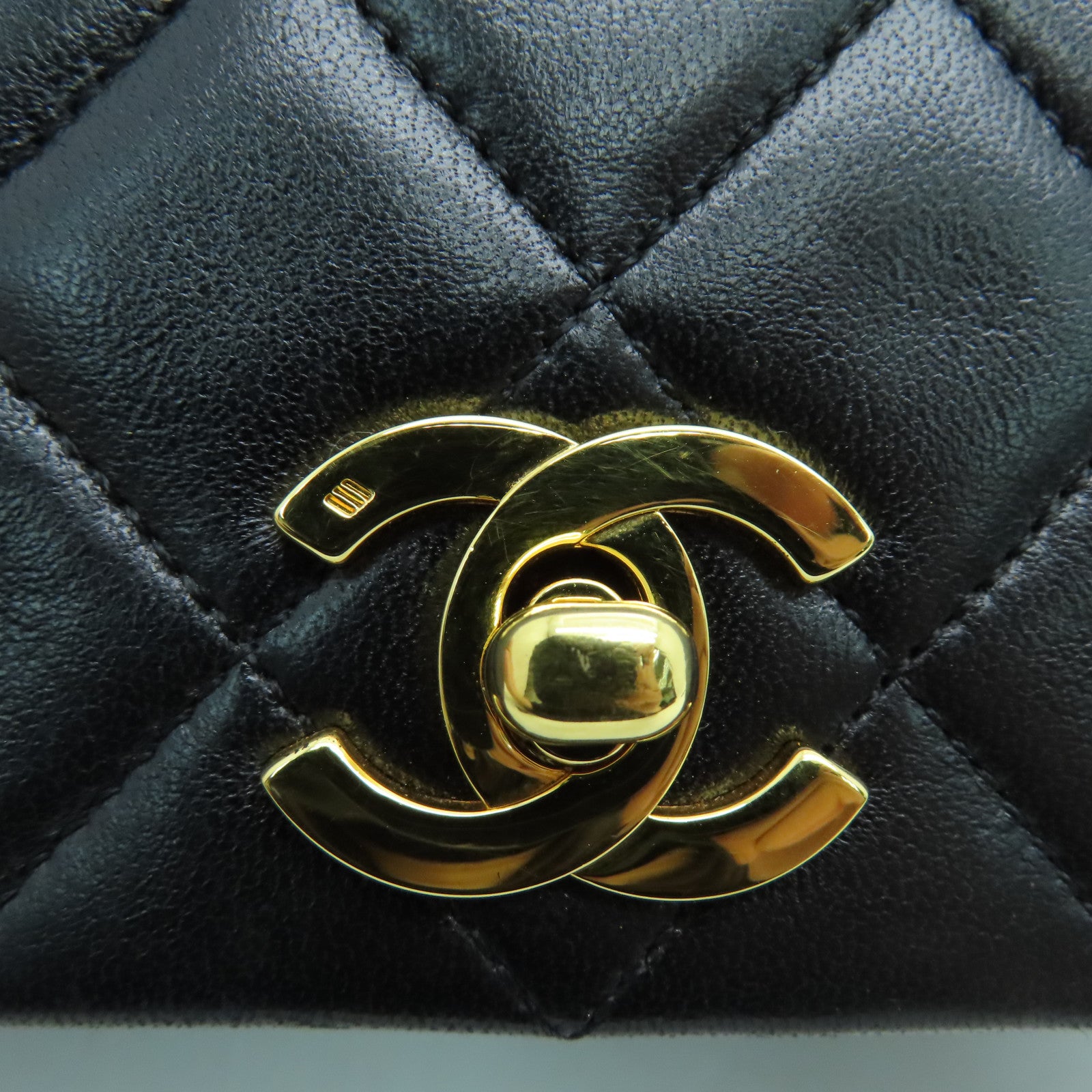 CHANEL 菱格羊皮皮革Chain Shoulder金扣肩背袋黑色