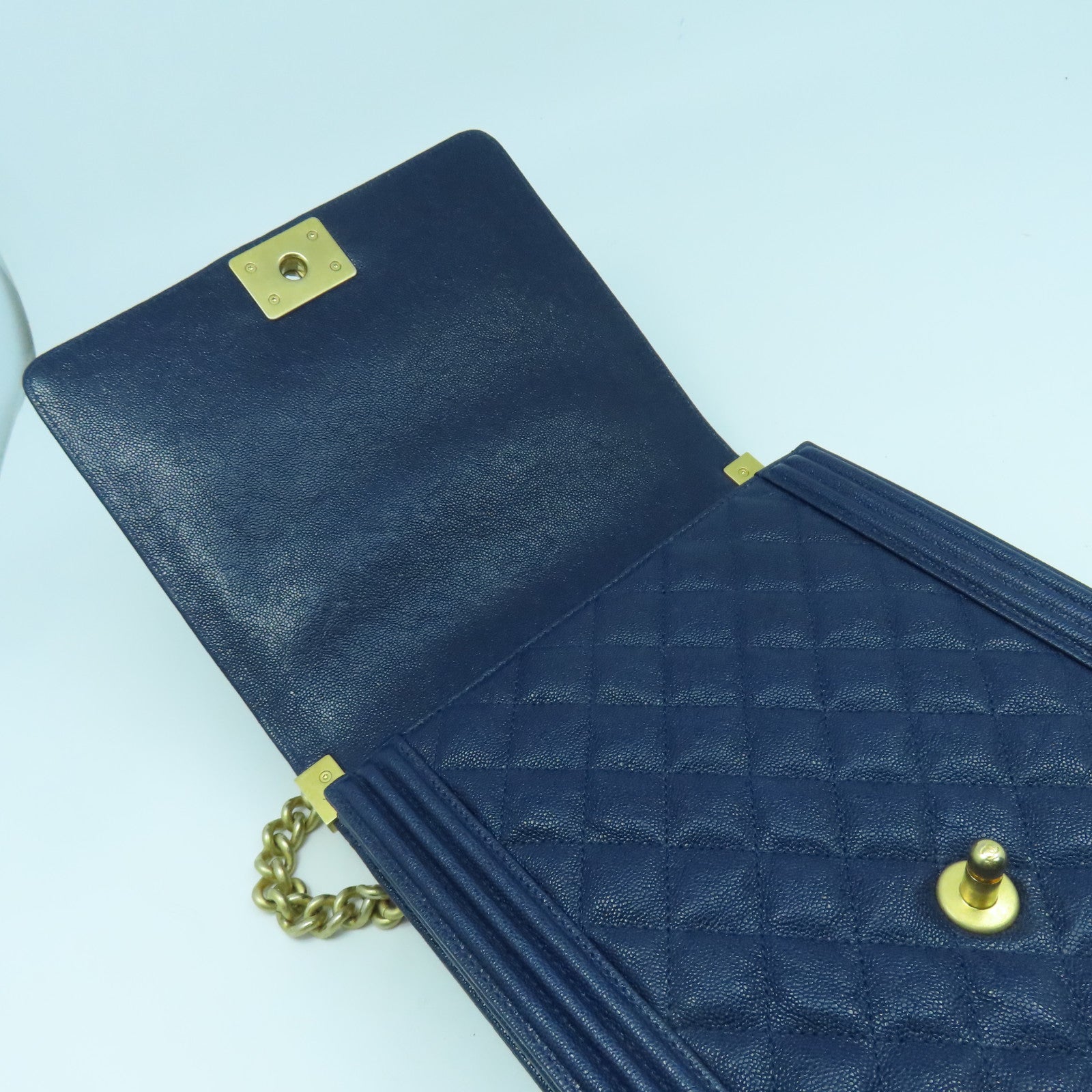 CHANEL 菱格Caviar皮革Boy Chain Shoulder金扣鏈帶肩背袋深藍色