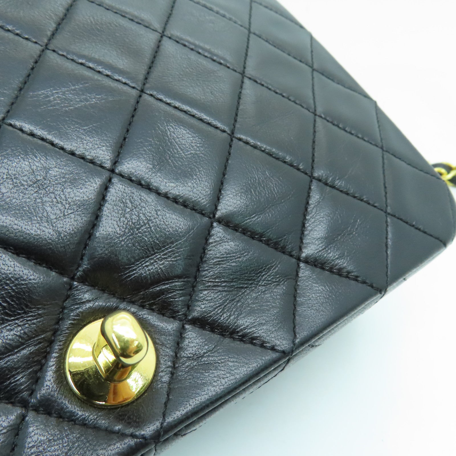 CHANEL 菱格羊皮皮革Chain Shoulder金扣肩背袋黑色
