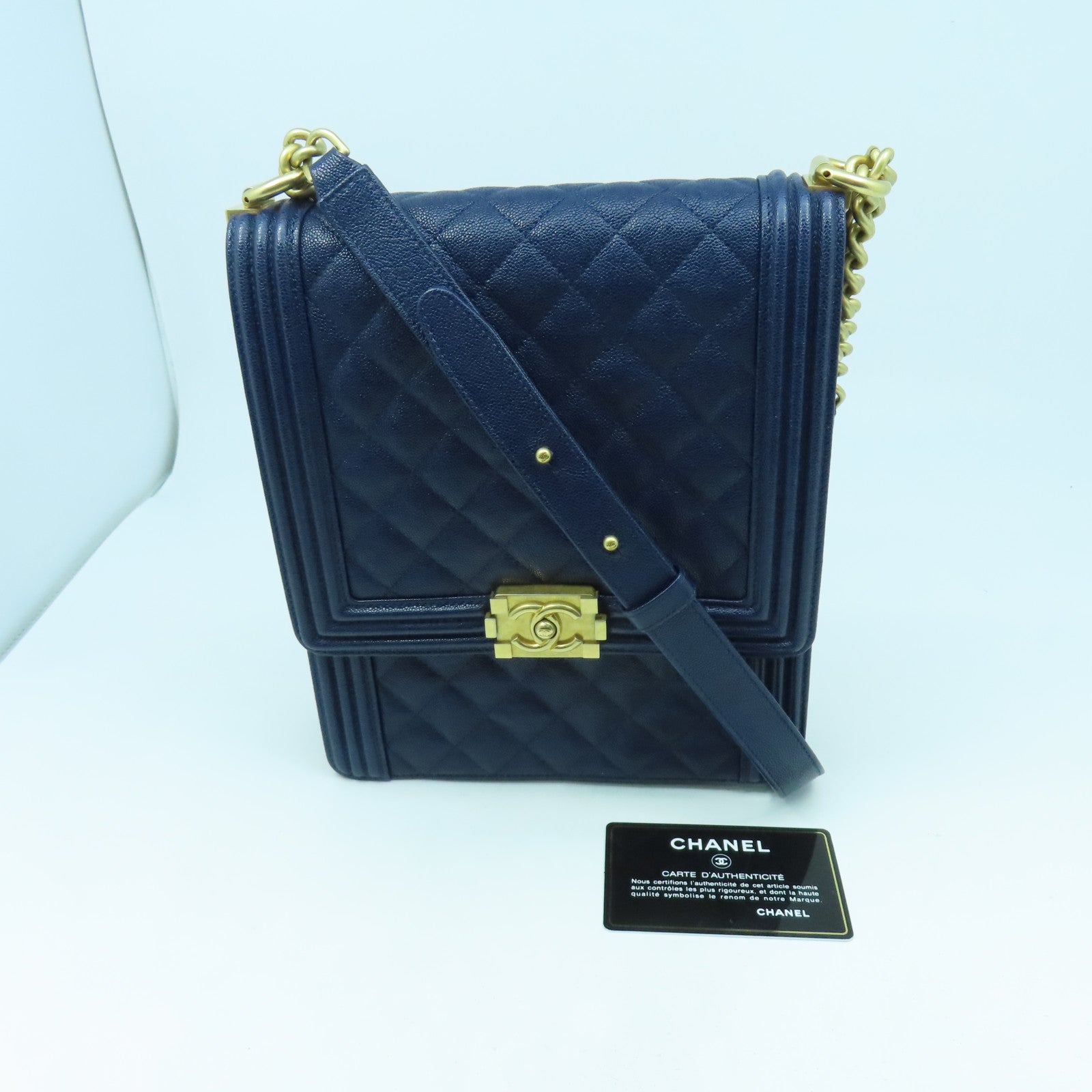 CHANEL 菱格Caviar皮革Boy Chain Shoulder金扣鏈帶肩背袋深藍色