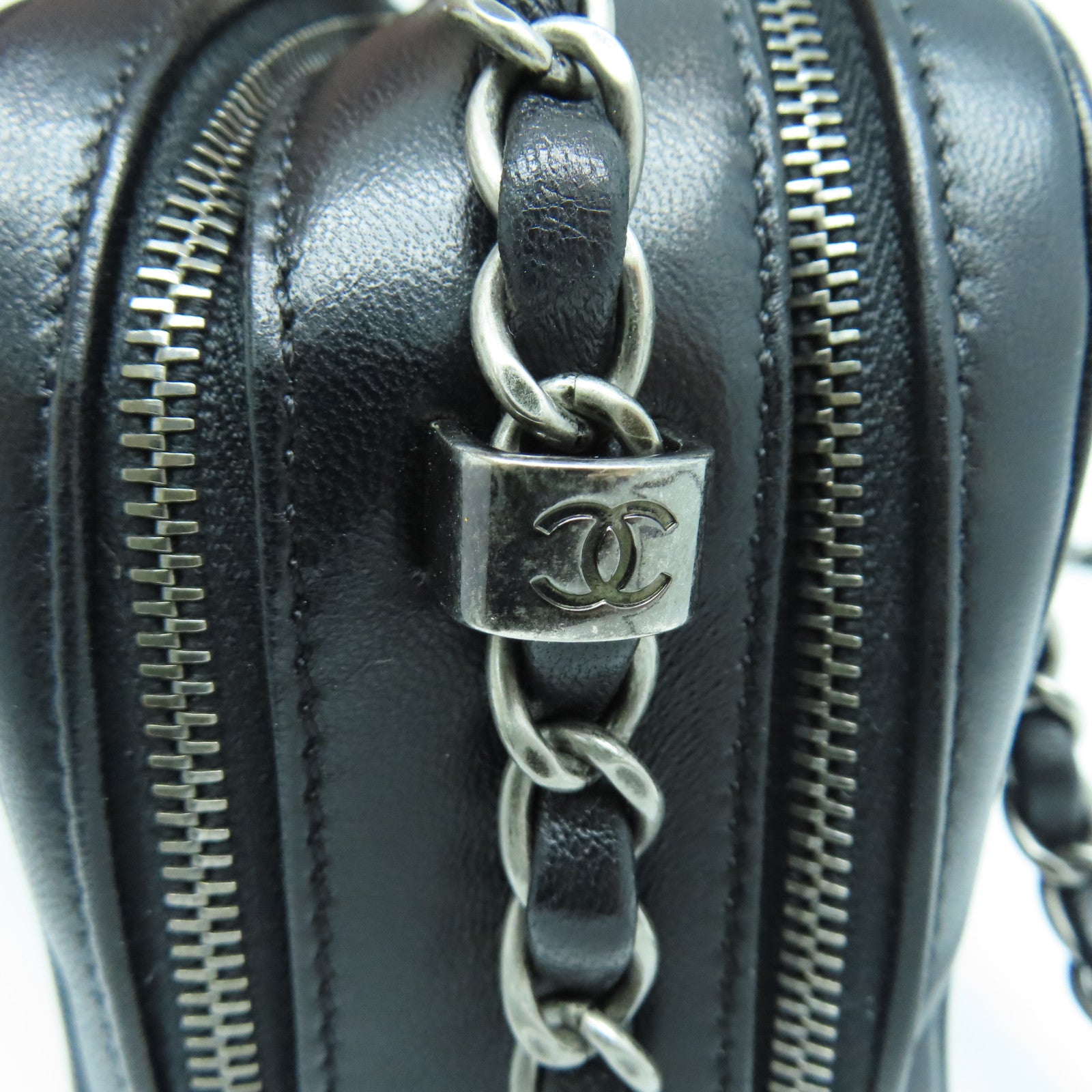 CHANEL rhombic cowhide leather Chain Shoulder silver buckle shoulder bag black