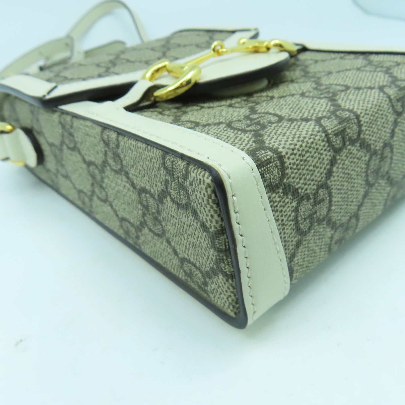 GUCCI 塗層帆布Shoulder Bag金扣肩背袋白色/啡色