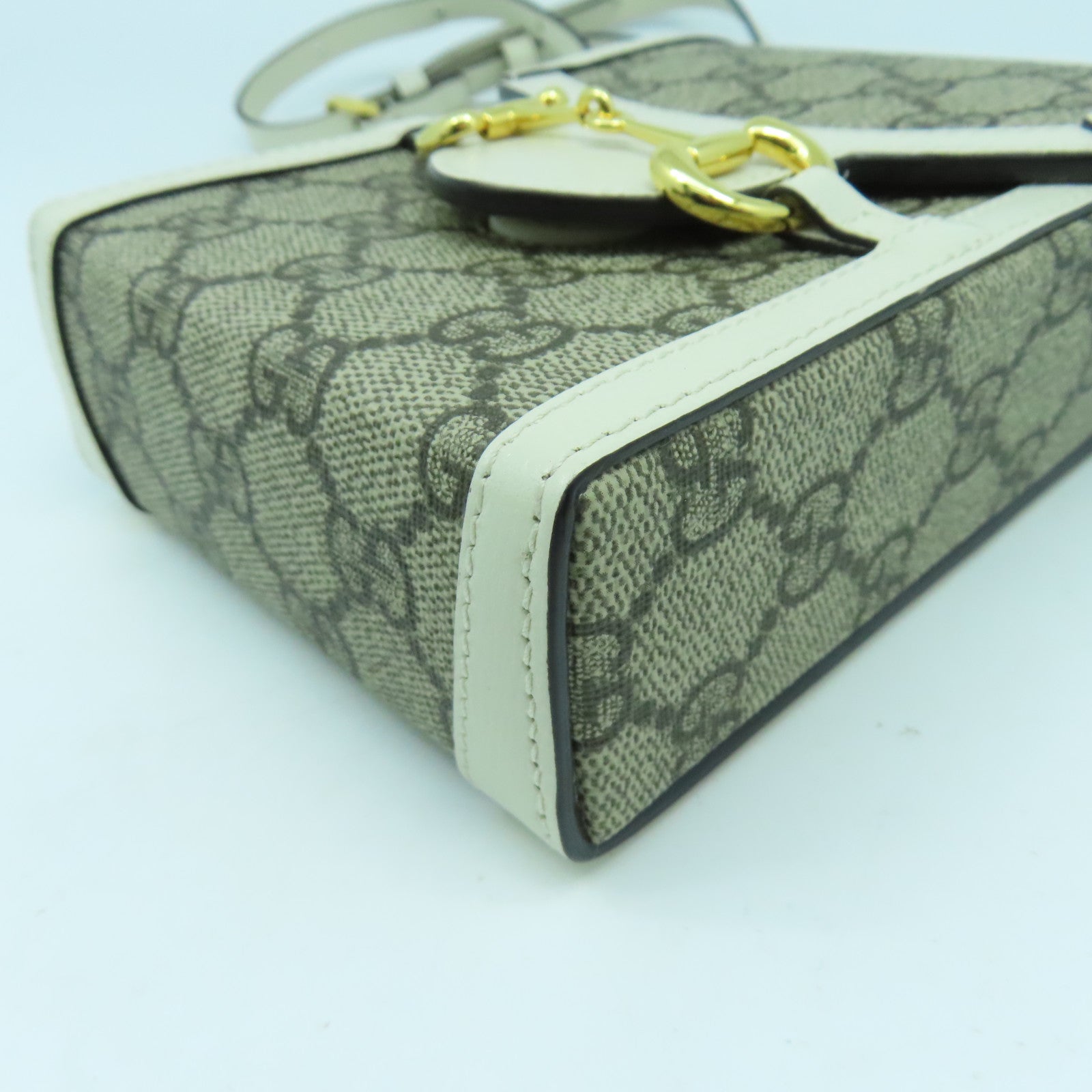 GUCCI 塗層帆布Shoulder Bag金扣肩背袋白色/啡色