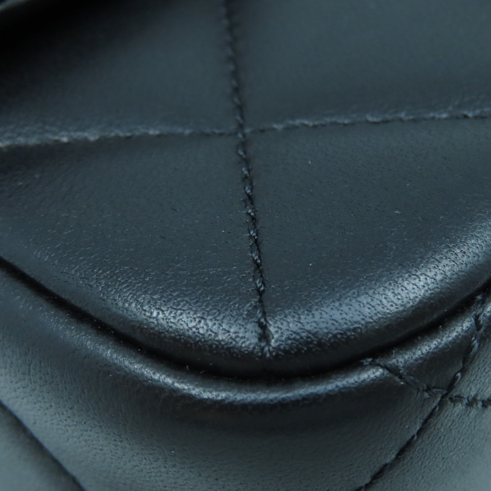 CHANEL 菱格羊皮皮革Chain Shoulder金扣鏈帶肩背袋黑色