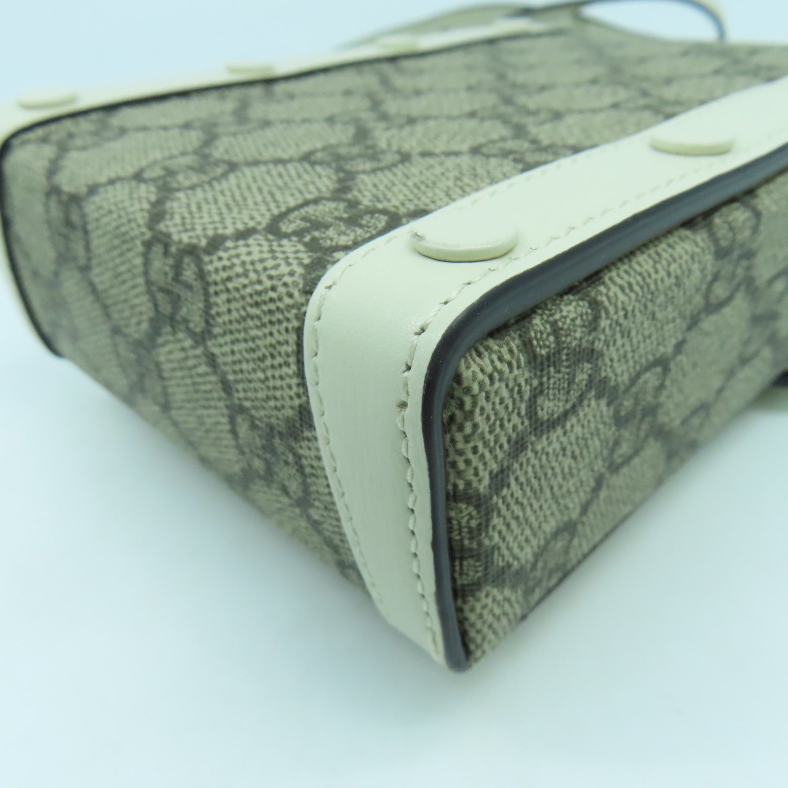 GUCCI 塗層帆布Shoulder Bag金扣肩背袋白色/啡色
