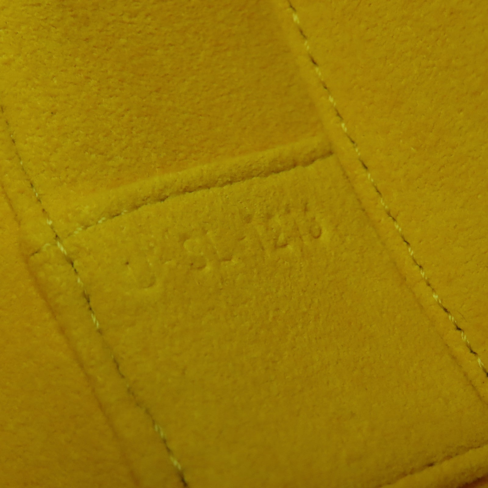 CELINE 牛皮皮革Cuir Triomphe Oval Minaudiere手挽袋黃色