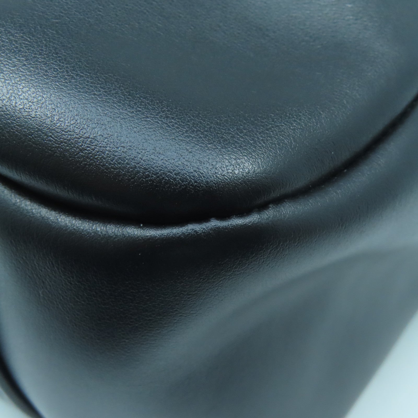 Miu Miu 【激減優惠】羊皮皮革Shoulder Bag銀扣肩背袋黑色