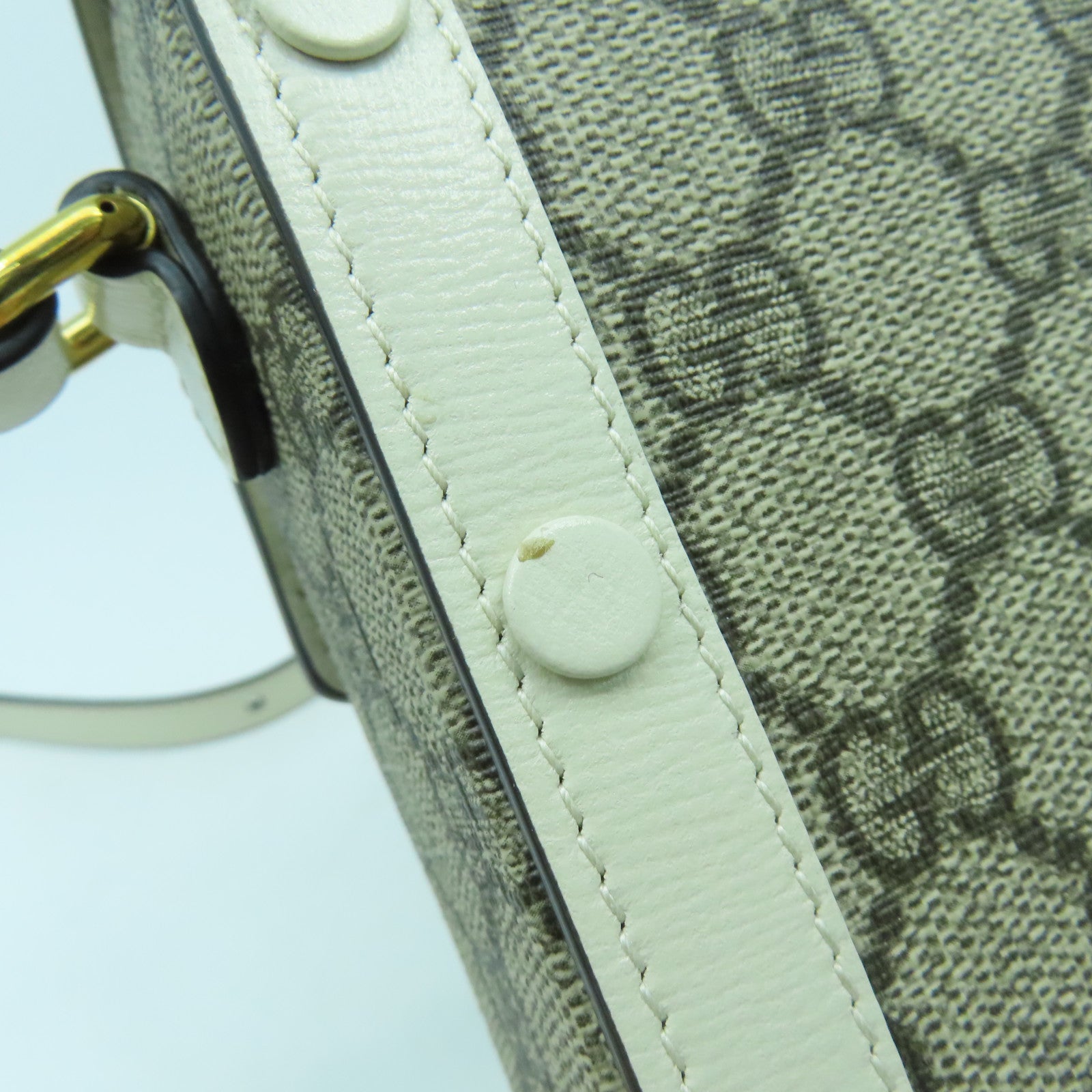 GUCCI 塗層帆布Shoulder Bag金扣肩背袋白色/啡色