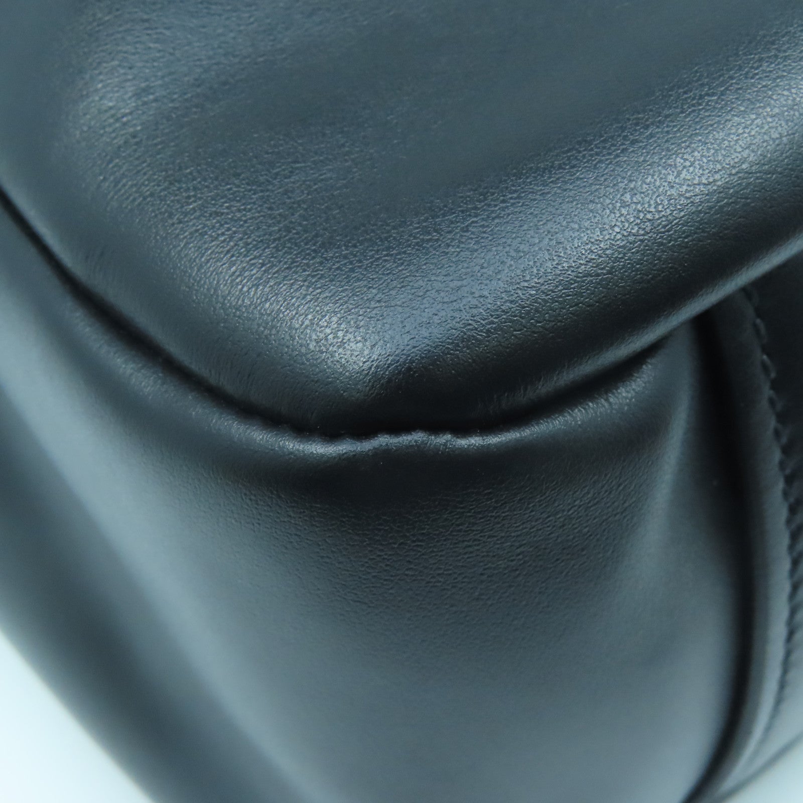 Miu Miu 【激減優惠】羊皮皮革Shoulder Bag銀扣肩背袋黑色