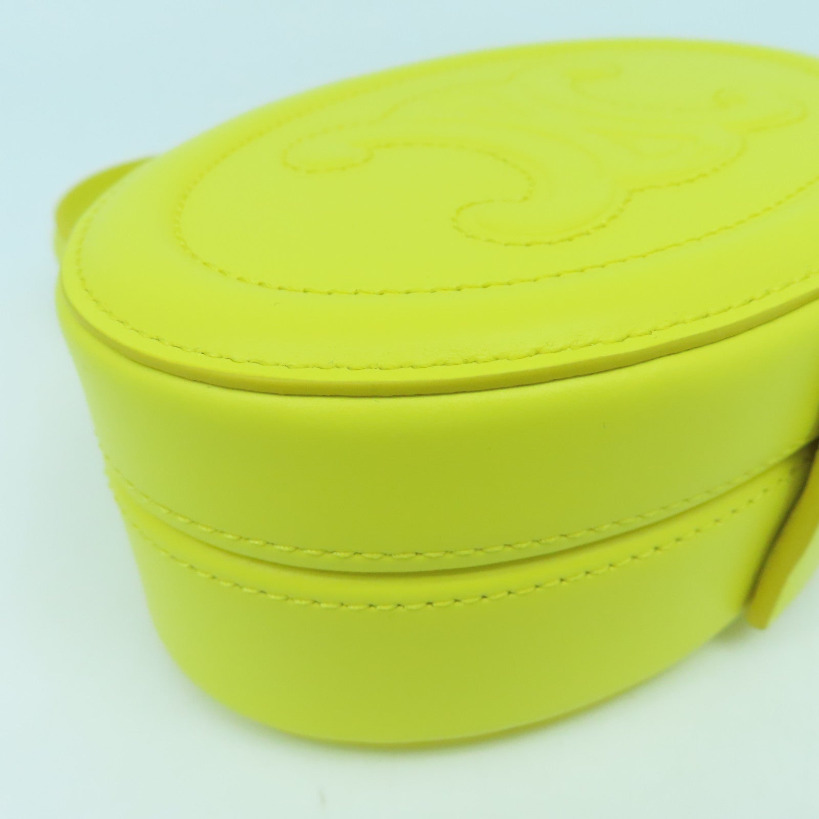CELINE 牛皮皮革Cuir Triomphe Oval Minaudiere手挽袋黃色