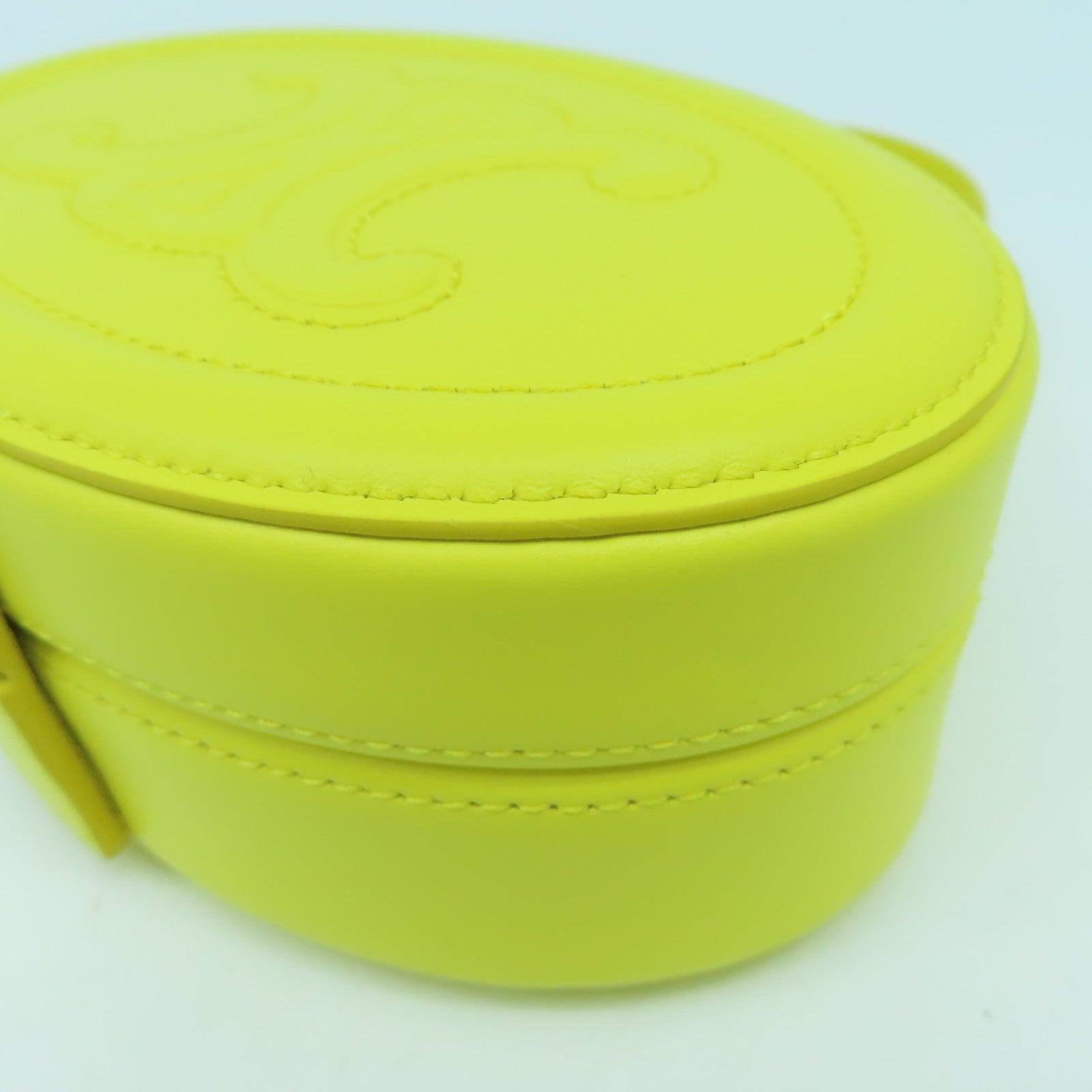 CELINE 牛皮皮革Cuir Triomphe Oval Minaudiere手挽袋黃色