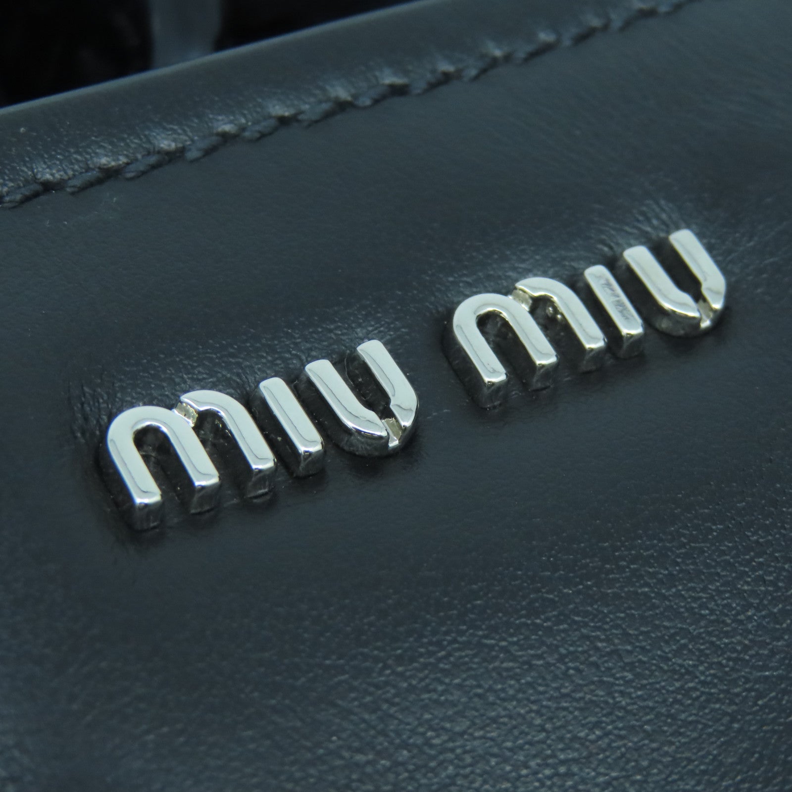 Miu Miu 【激減優惠】羊皮皮革Shoulder Bag銀扣肩背袋黑色